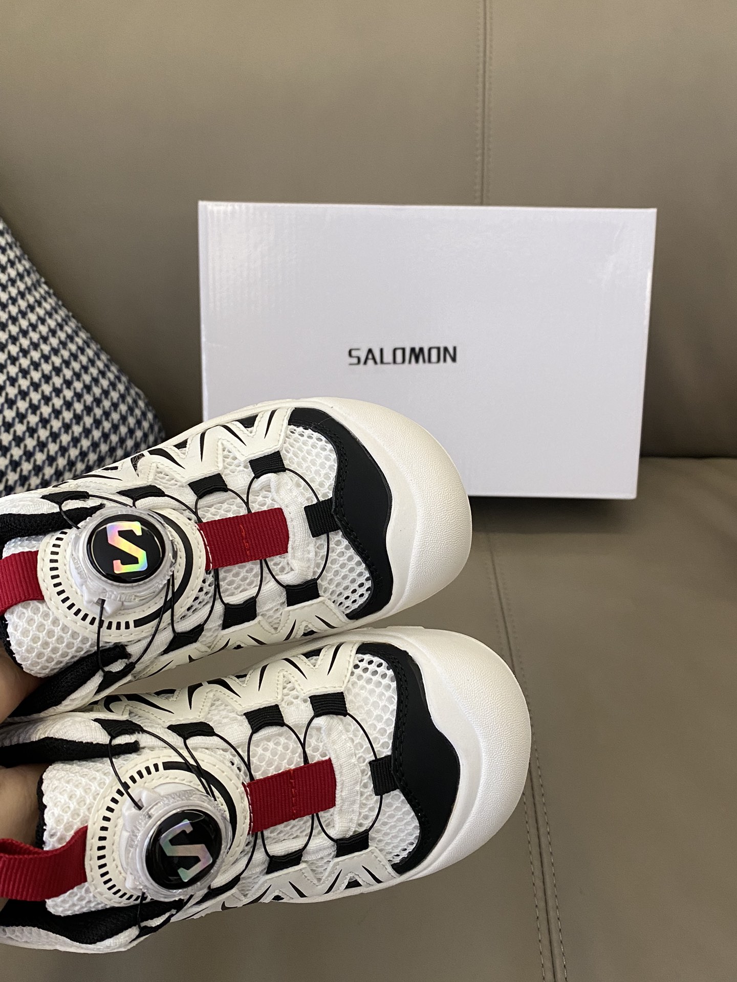 图片[7]-原图直出🌟 SALOMON 3D旋转纽扣运动鞋鞋面网眼设计，清爽透气💨旋转纽扣设计，方便宝贝穿脱✅全方位贴合包裹脚型，鞋跟部鞋底牵引设计，提供强大的抓地力性能🌟-选品中心