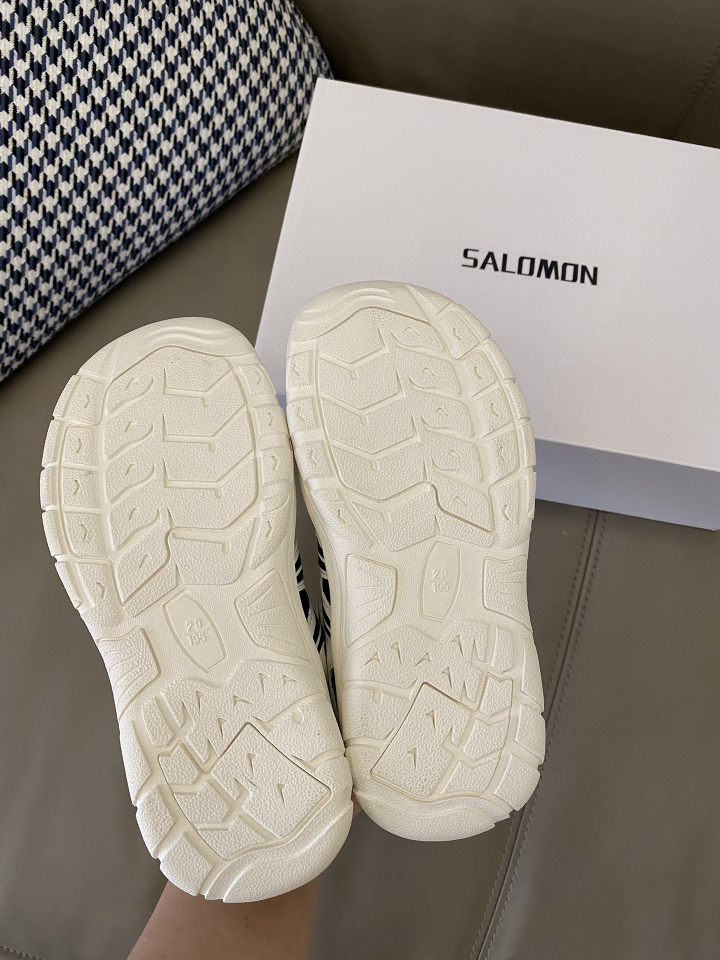 图片[9]-原图直出🌟 SALOMON 3D旋转纽扣运动鞋鞋面网眼设计，清爽透气💨旋转纽扣设计，方便宝贝穿脱✅全方位贴合包裹脚型，鞋跟部鞋底牵引设计，提供强大的抓地力性能🌟-选品中心