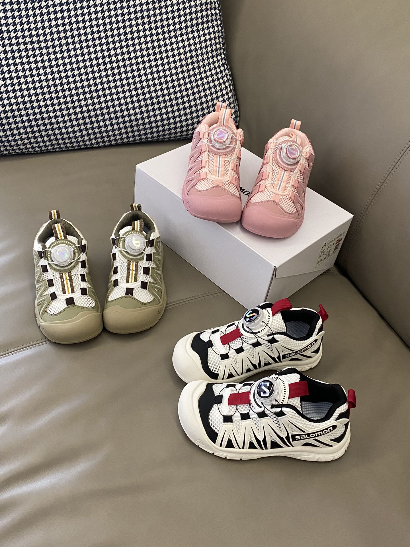 图片[8]-原图直出🌟 SALOMON 3D旋转纽扣运动鞋鞋面网眼设计，清爽透气💨旋转纽扣设计，方便宝贝穿脱✅全方位贴合包裹脚型，鞋跟部鞋底牵引设计，提供强大的抓地力性能🌟-选品中心