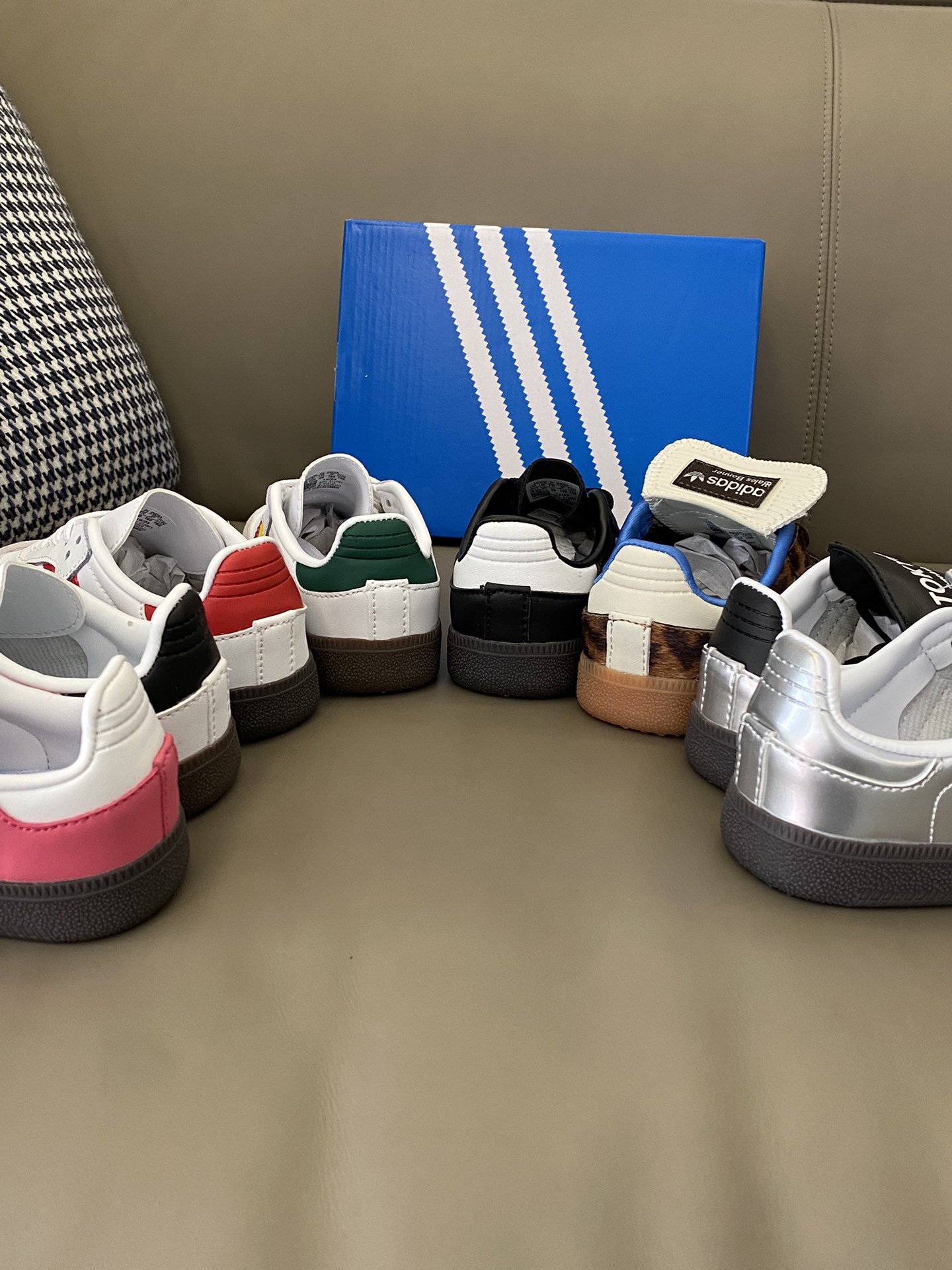 图片[4]-原图直出🌟 AD SAMBA OG系列的经典设计，采用优质皮革和麂皮材质制成🤩舒适耐穿，经典的撞色设计，时尚感十足👻厚底鞋底设计提供了良好的支撑和缓震效果，让宝贝的脚步👣更加轻松自如-选品中心