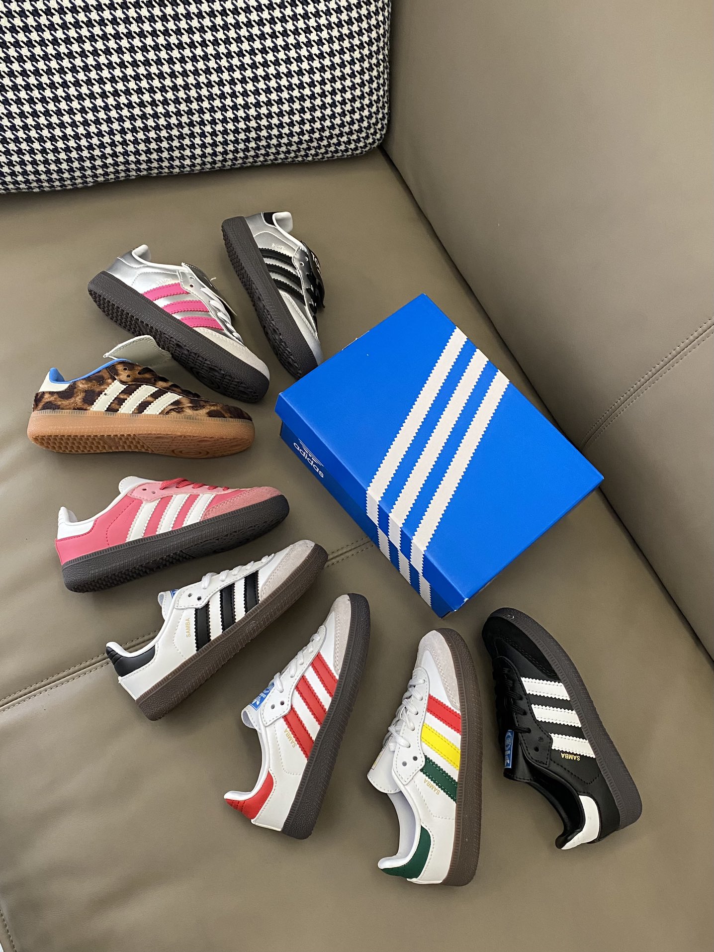 图片[5]-原图直出🌟 AD SAMBA OG系列的经典设计，采用优质皮革和麂皮材质制成🤩舒适耐穿，经典的撞色设计，时尚感十足👻厚底鞋底设计提供了良好的支撑和缓震效果，让宝贝的脚步👣更加轻松自如-选品中心