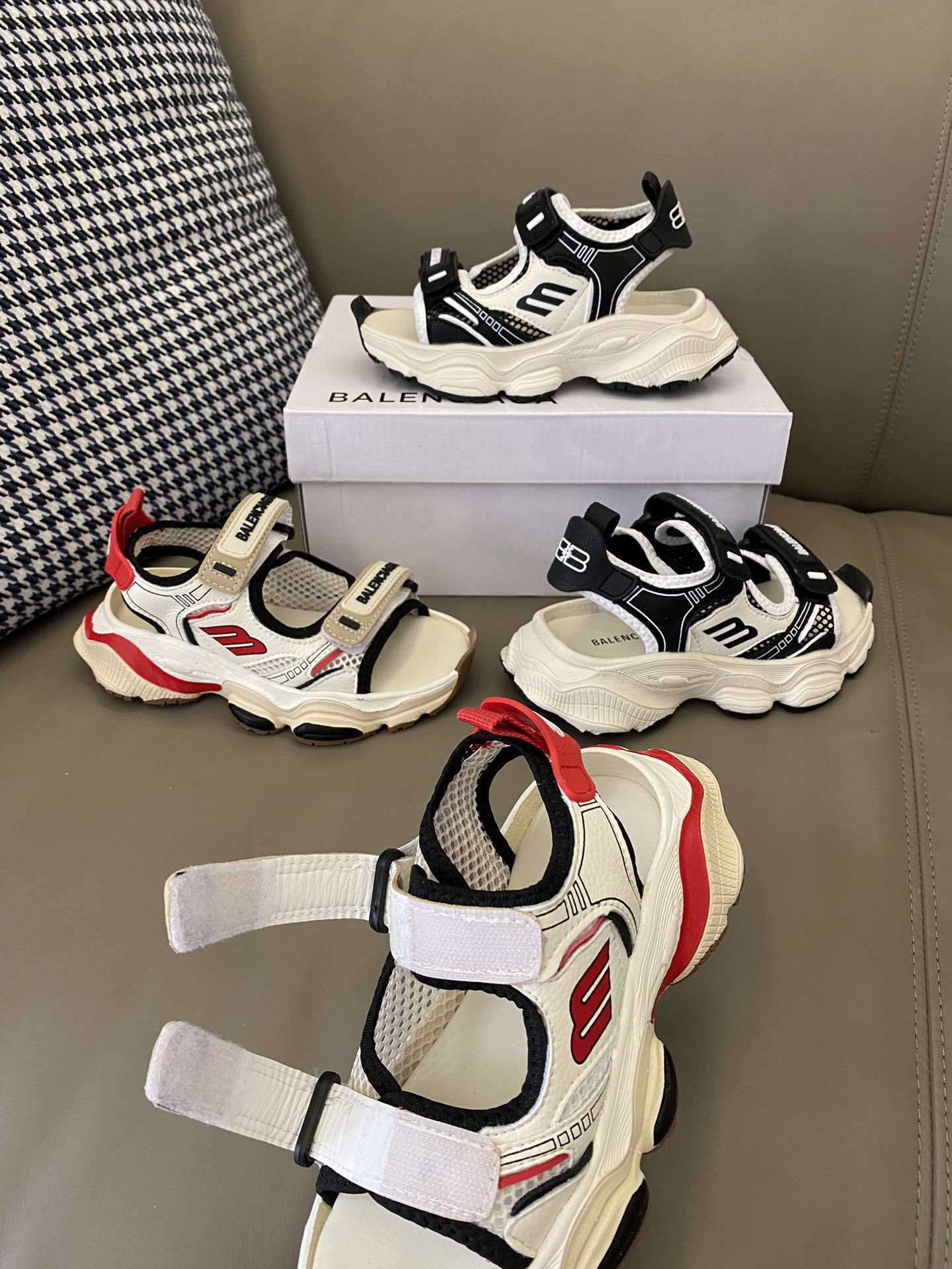 图片[8]-原图直出🌟 深受宝贝喜欢的一款凉鞋🤩🤩🤩 采用简单便捷，易拉易穿的魔术贴设计，微翘鞋头防撞踢，保护宝贝脚趾😘真皮+网眼鞋面，舒服透气💨-选品中心