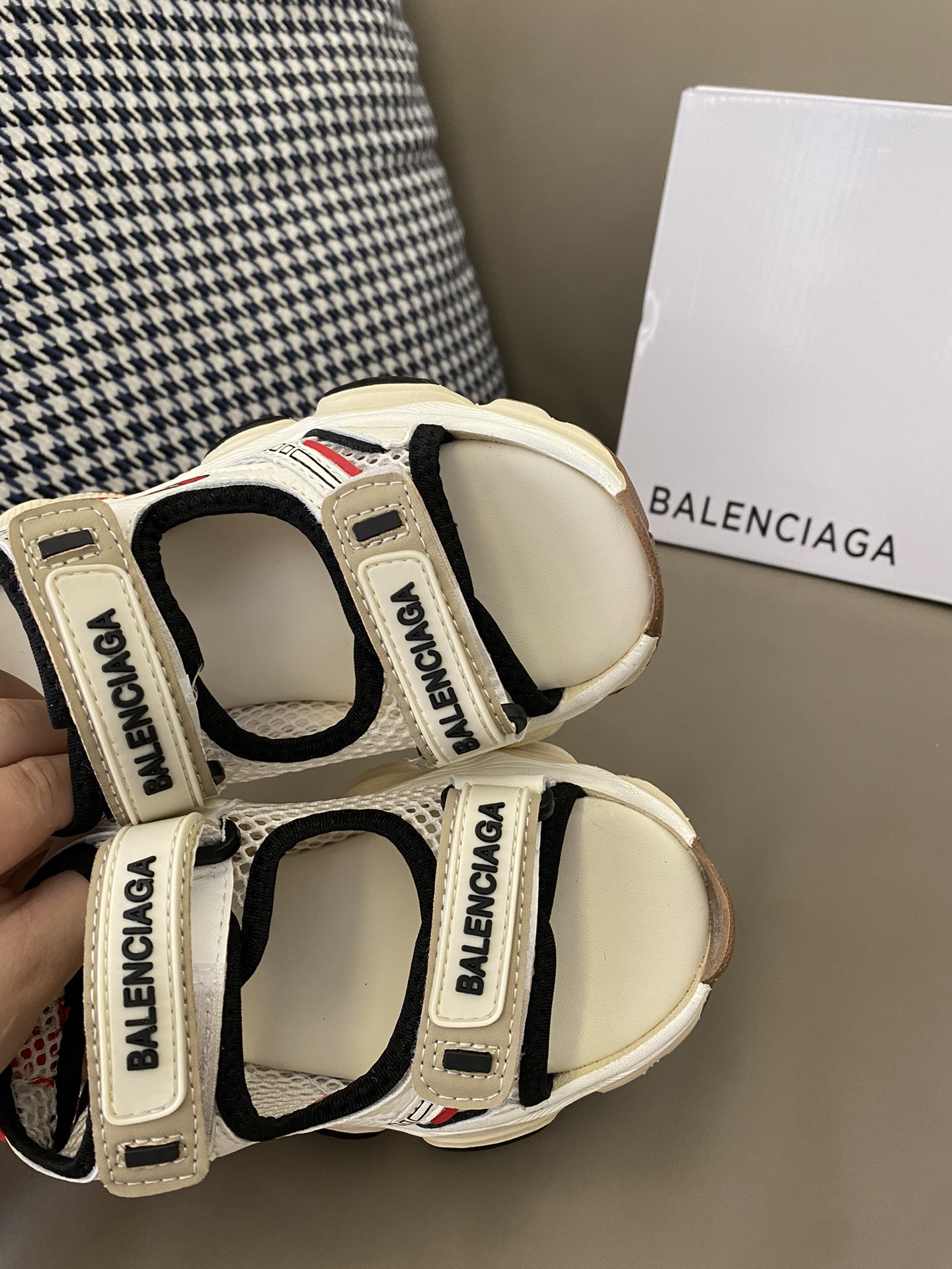 图片[7]-原图直出🌟 深受宝贝喜欢的一款凉鞋🤩🤩🤩 采用简单便捷，易拉易穿的魔术贴设计，微翘鞋头防撞踢，保护宝贝脚趾😘真皮+网眼鞋面，舒服透气💨-选品中心