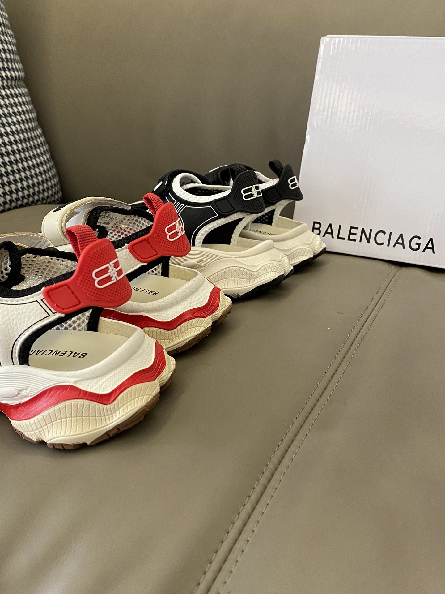 图片[4]-原图直出🌟 深受宝贝喜欢的一款凉鞋🤩🤩🤩 采用简单便捷，易拉易穿的魔术贴设计，微翘鞋头防撞踢，保护宝贝脚趾😘真皮+网眼鞋面，舒服透气💨-选品中心