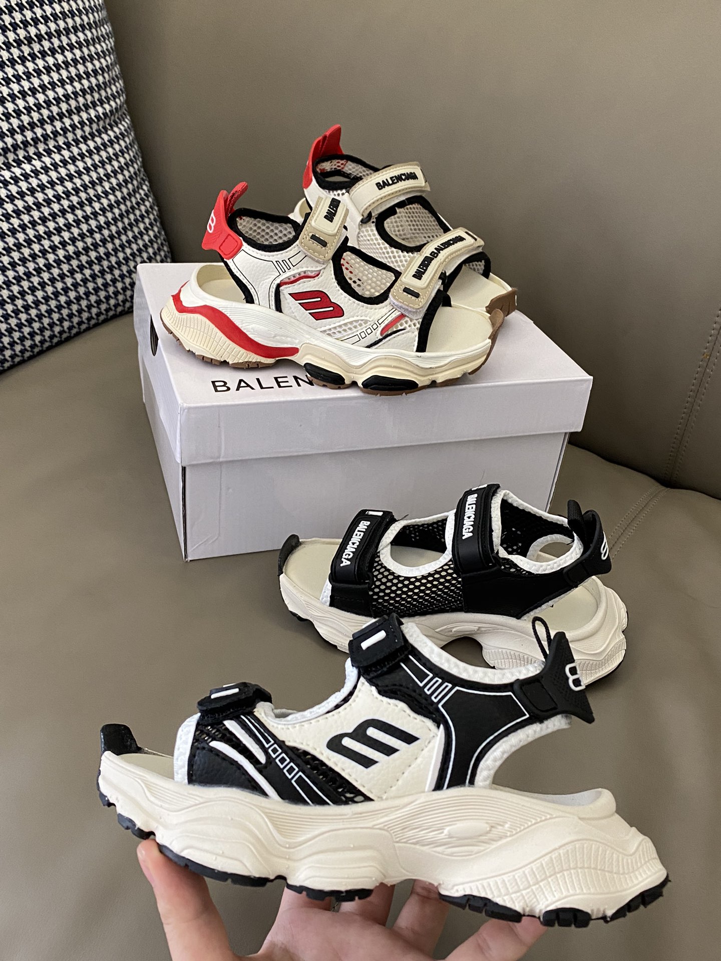 图片[2]-原图直出🌟 深受宝贝喜欢的一款凉鞋🤩🤩🤩 采用简单便捷，易拉易穿的魔术贴设计，微翘鞋头防撞踢，保护宝贝脚趾😘真皮+网眼鞋面，舒服透气💨-选品中心