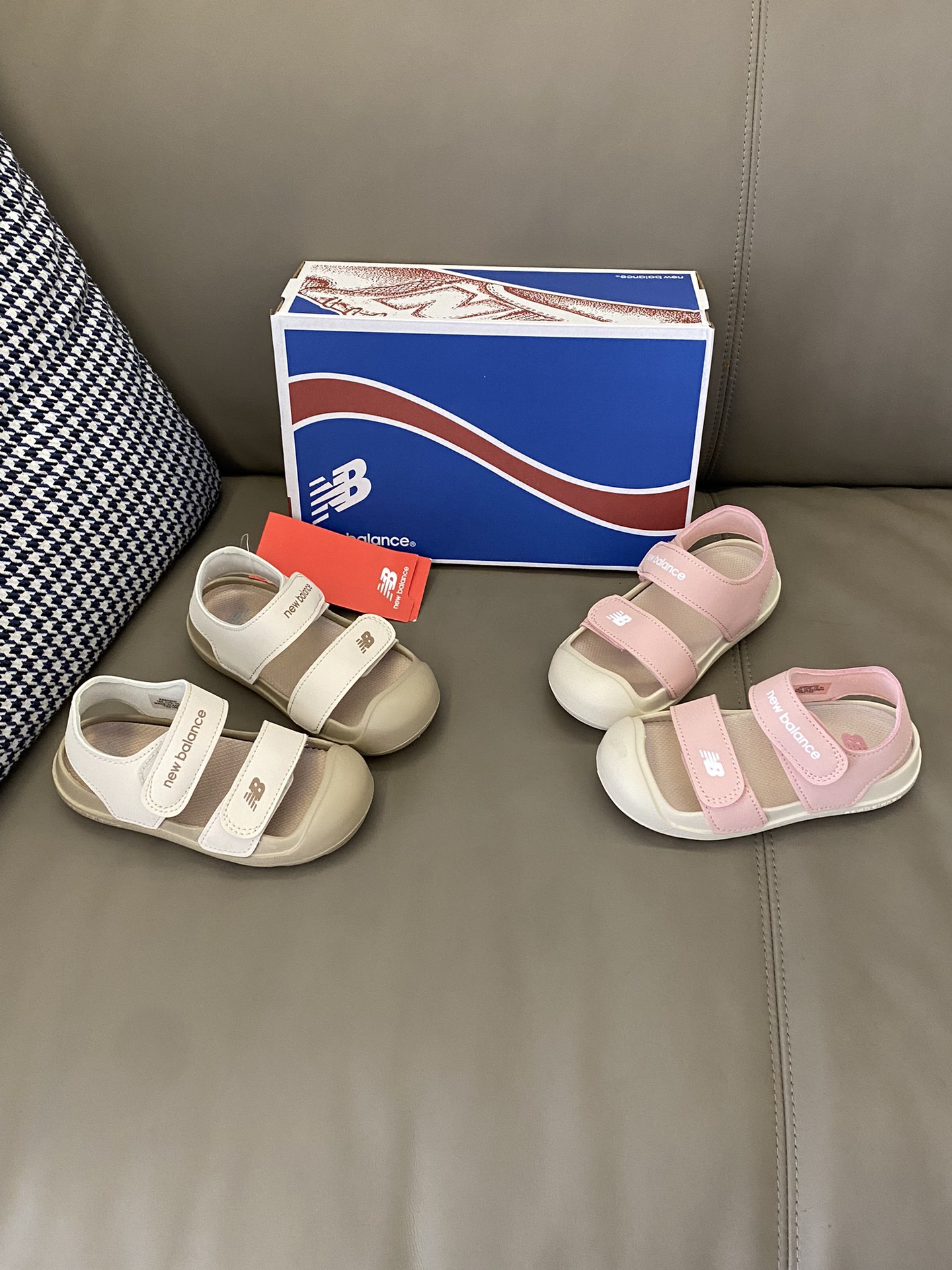 “Magic Design: Comfy NB-Covered Sandal Sandals for Stylish Look” - 图片 2
