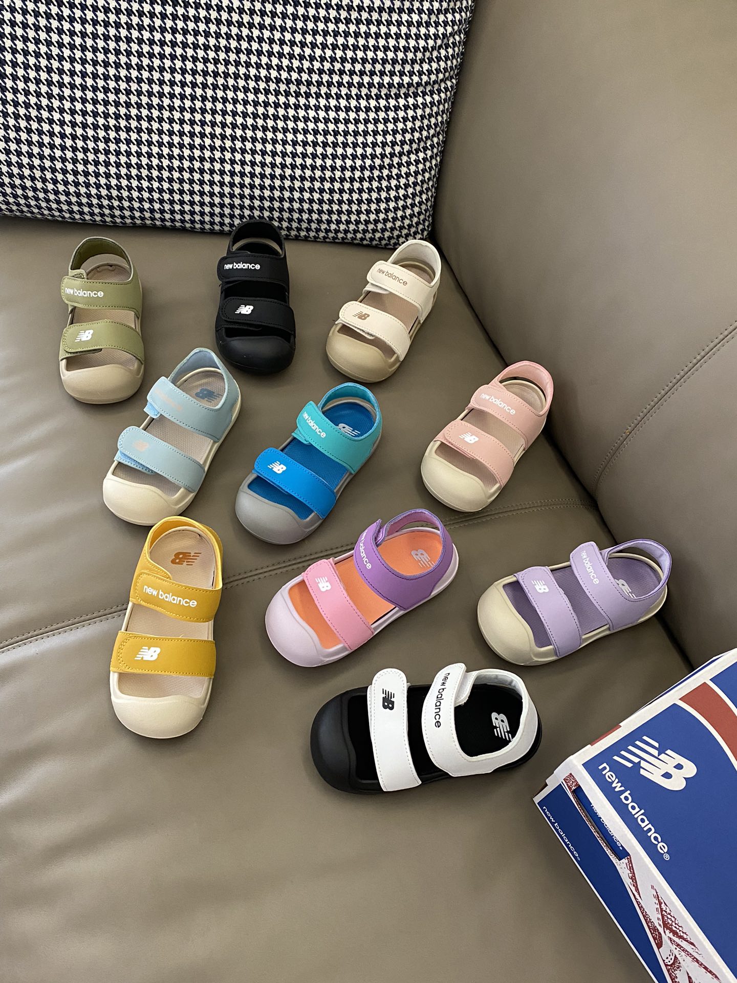 “Magic Design: Comfy NB-Covered Sandal Sandals for Stylish Look” - 图片 5
