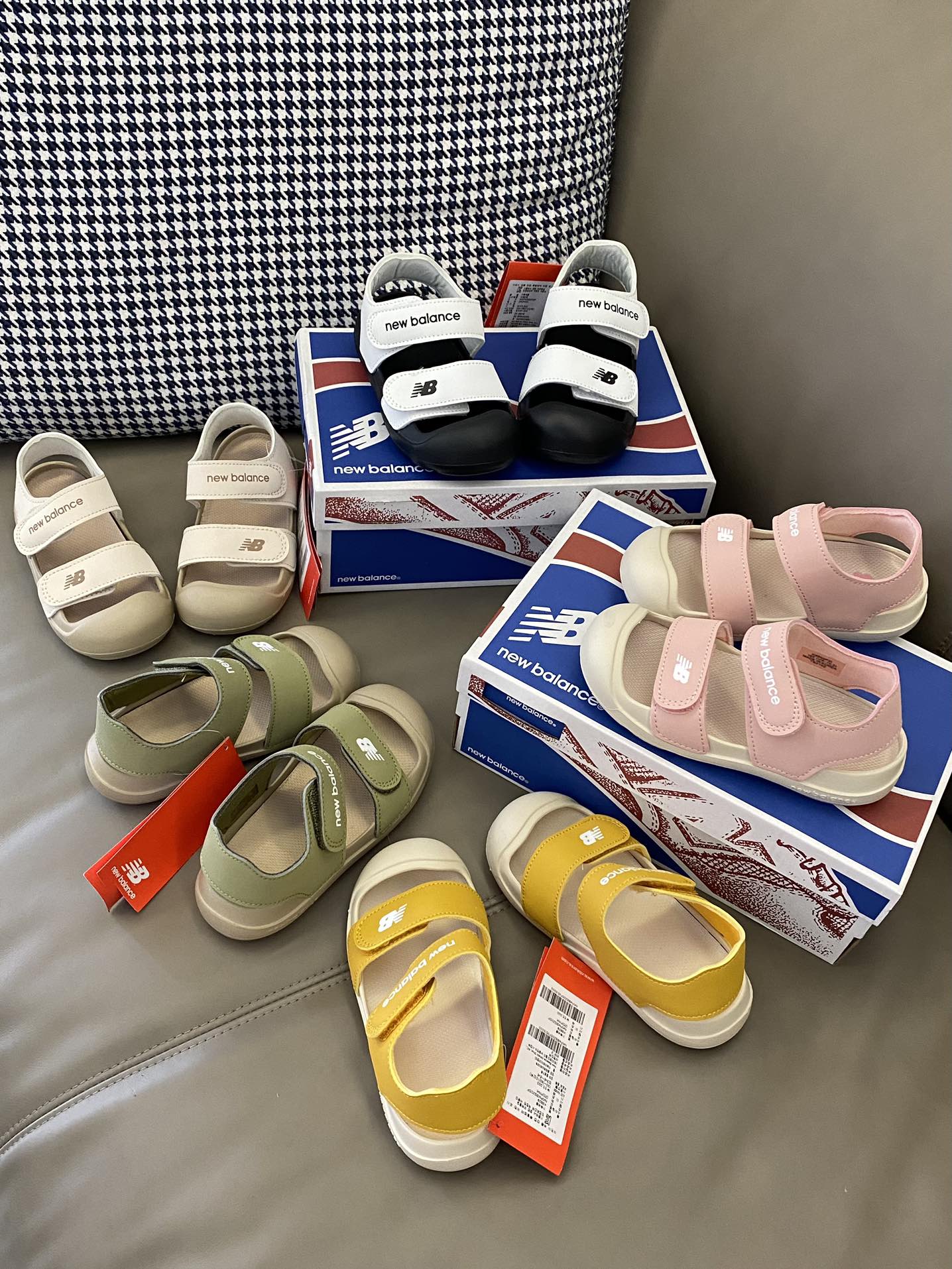 “Magic Design: Comfy NB-Covered Sandal Sandals for Stylish Look” - 图片 8