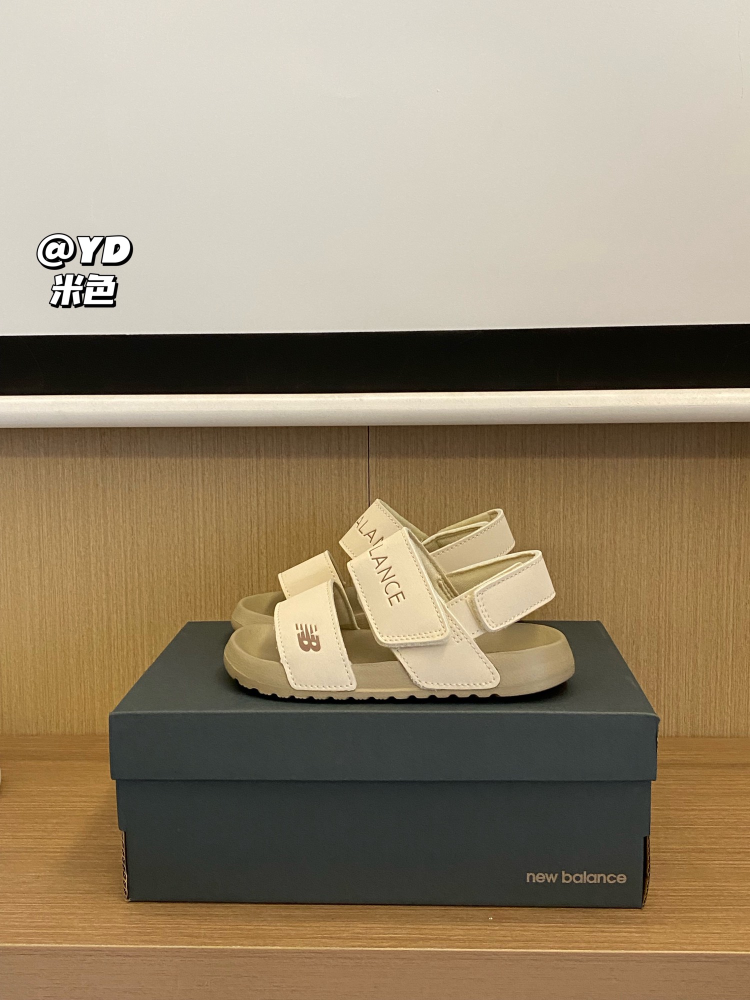 图片[7]-活动尺码：22-35 心心念念的速干凉鞋来咯😍😍😍 NB 露趾魔术贴沙滩凉鞋，穿着轻盈0️⃣负担✌🏻内里亲肤材质，柔软舒适，不易磨脚🤩配色更新增加潮流时尚的金属炫彩分，简约好搭配的美拉德色系😍-选品中心