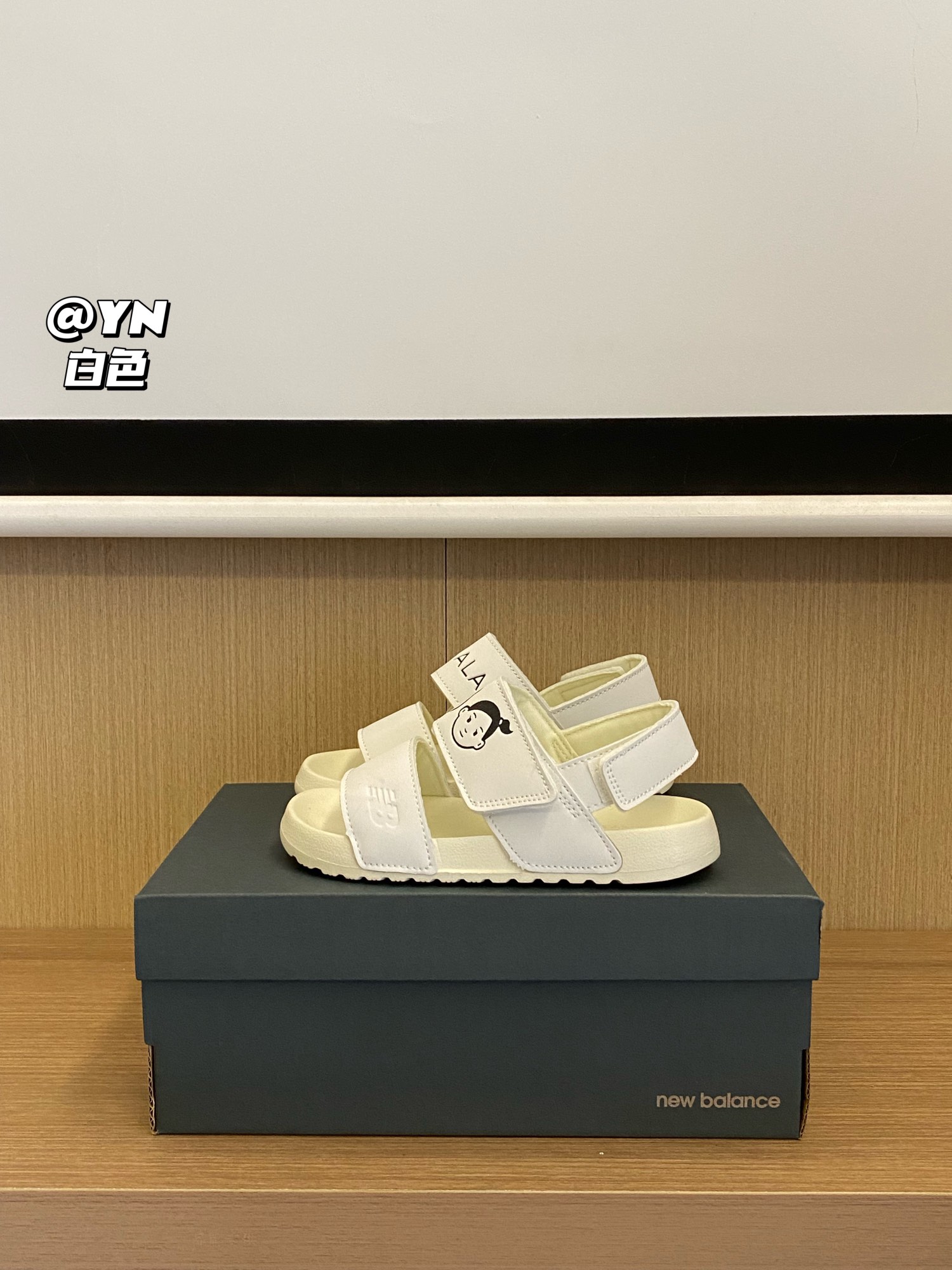 图片[8]-活动尺码：22-35 心心念念的速干凉鞋来咯😍😍😍 NB 露趾魔术贴沙滩凉鞋，穿着轻盈0️⃣负担✌🏻内里亲肤材质，柔软舒适，不易磨脚🤩配色更新增加潮流时尚的金属炫彩分，简约好搭配的美拉德色系😍-选品中心