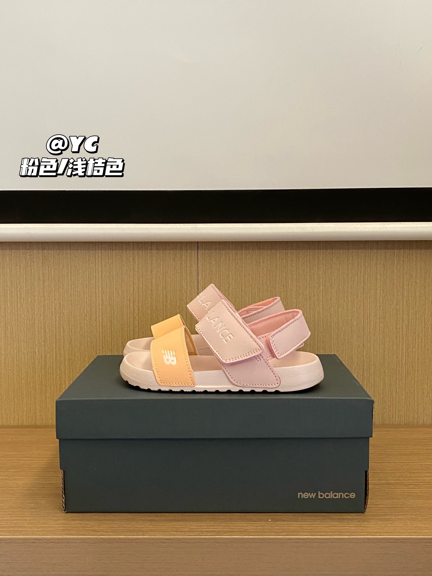 图片[3]-活动尺码：22-35 心心念念的速干凉鞋来咯😍😍😍 NB 露趾魔术贴沙滩凉鞋，穿着轻盈0️⃣负担✌🏻内里亲肤材质，柔软舒适，不易磨脚🤩配色更新增加潮流时尚的金属炫彩分，简约好搭配的美拉德色系😍-选品中心