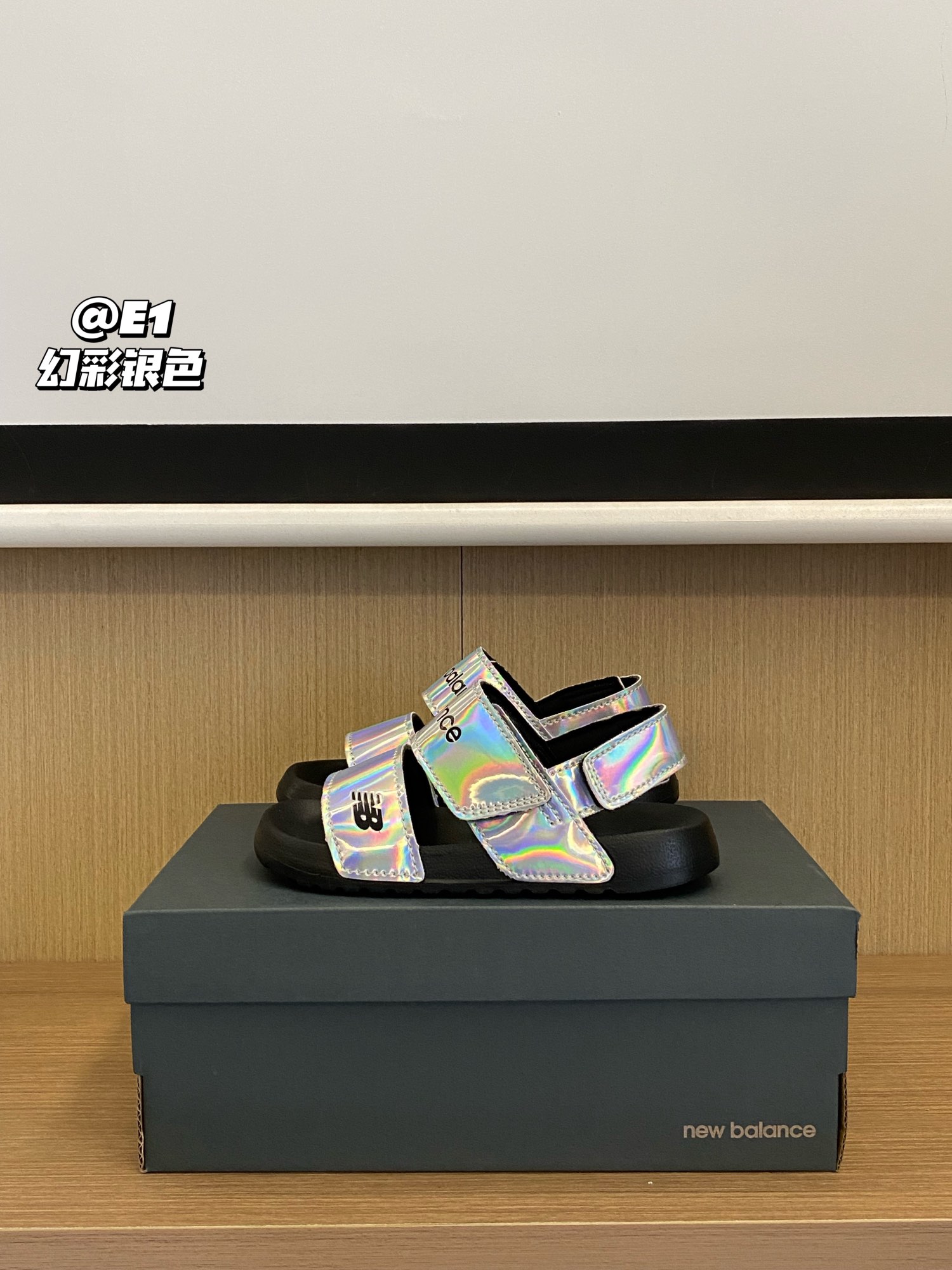 图片[12]-活动尺码：22-35 心心念念的速干凉鞋来咯😍😍😍 NB 露趾魔术贴沙滩凉鞋，穿着轻盈0️⃣负担✌🏻内里亲肤材质，柔软舒适，不易磨脚🤩配色更新增加潮流时尚的金属炫彩分，简约好搭配的美拉德色系😍-选品中心