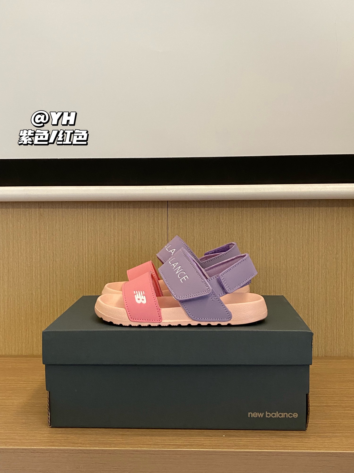 图片[2]-活动尺码：22-35 心心念念的速干凉鞋来咯😍😍😍 NB 露趾魔术贴沙滩凉鞋，穿着轻盈0️⃣负担✌🏻内里亲肤材质，柔软舒适，不易磨脚🤩配色更新增加潮流时尚的金属炫彩分，简约好搭配的美拉德色系😍-选品中心