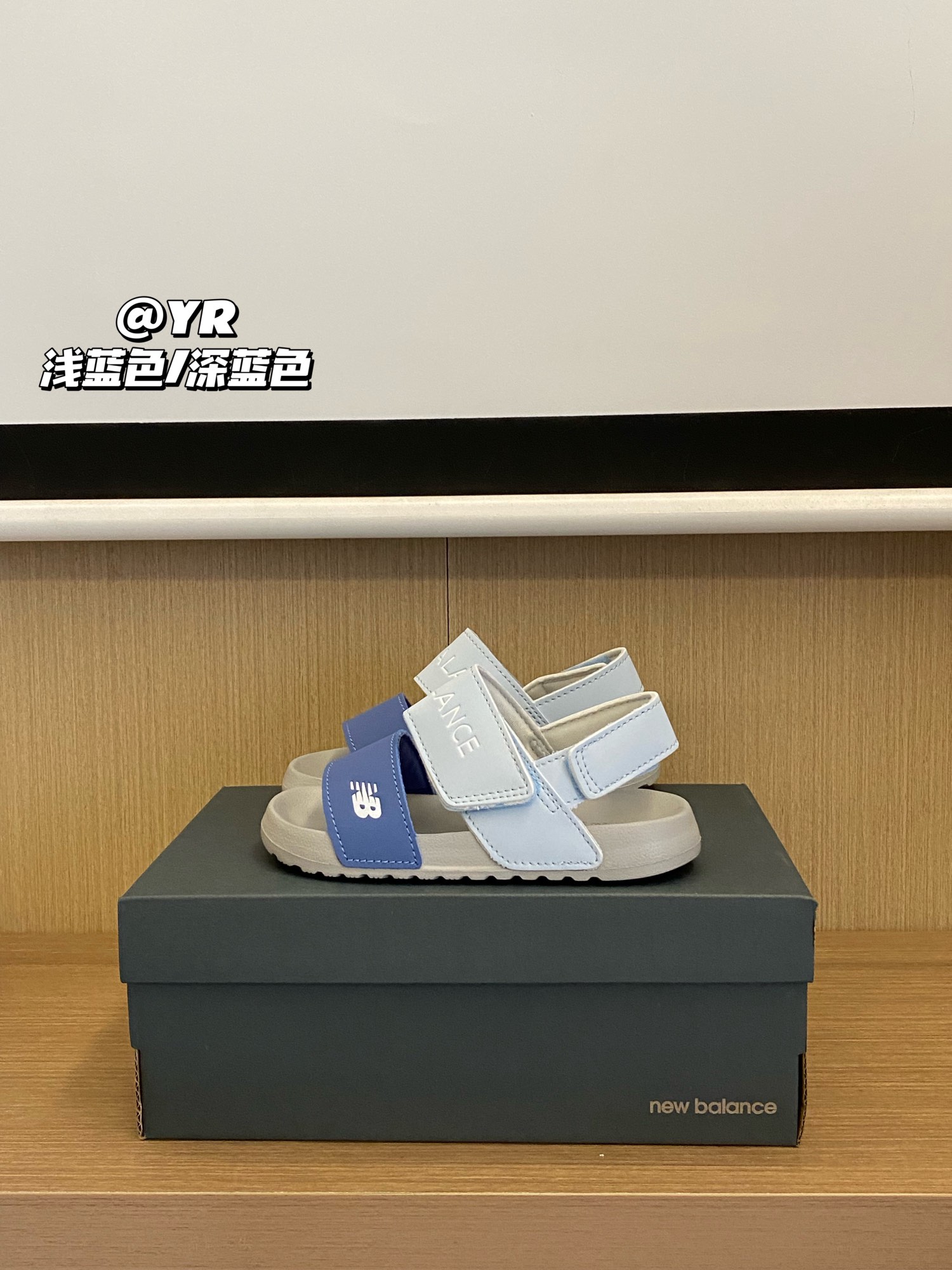 图片[10]-活动尺码：22-35 心心念念的速干凉鞋来咯😍😍😍 NB 露趾魔术贴沙滩凉鞋，穿着轻盈0️⃣负担✌🏻内里亲肤材质，柔软舒适，不易磨脚🤩配色更新增加潮流时尚的金属炫彩分，简约好搭配的美拉德色系😍-选品中心