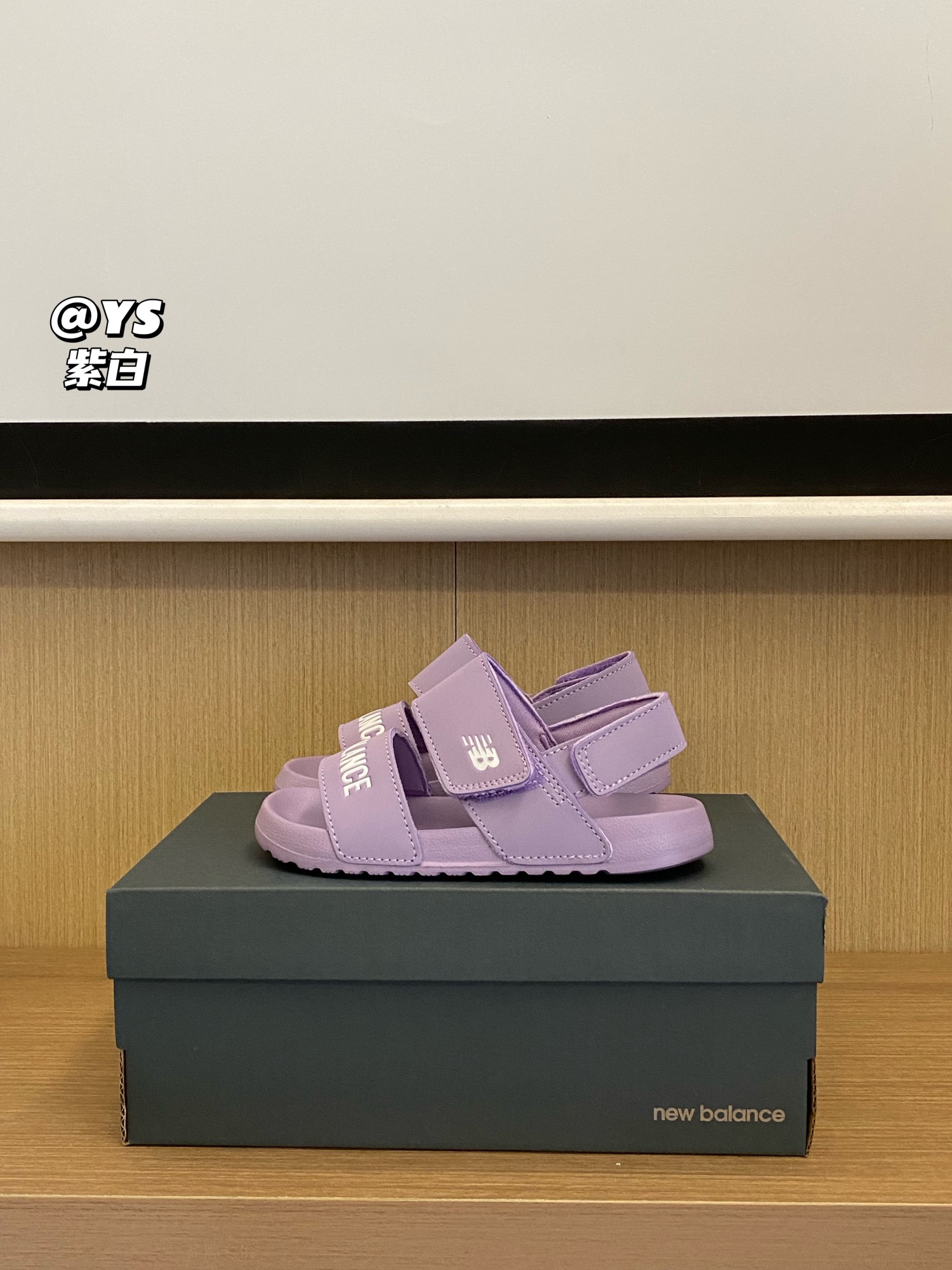 图片[11]-活动尺码：22-35 心心念念的速干凉鞋来咯😍😍😍 NB 露趾魔术贴沙滩凉鞋，穿着轻盈0️⃣负担✌🏻内里亲肤材质，柔软舒适，不易磨脚🤩配色更新增加潮流时尚的金属炫彩分，简约好搭配的美拉德色系😍-选品中心