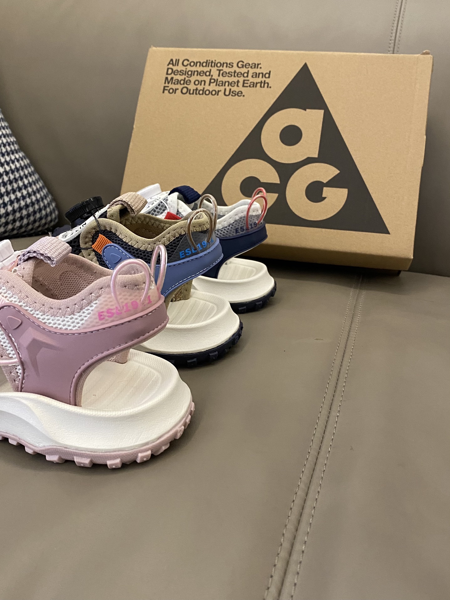 图片[4]-原图直出🌟 最近爱上了这个NK ACG旋转扣儿童登山凉鞋🔥鞋款通过匠心打造😍透气性强💨整体配色和耐用性完美绝合👻旋转扣设计，方便宝贝穿脱～-选品中心