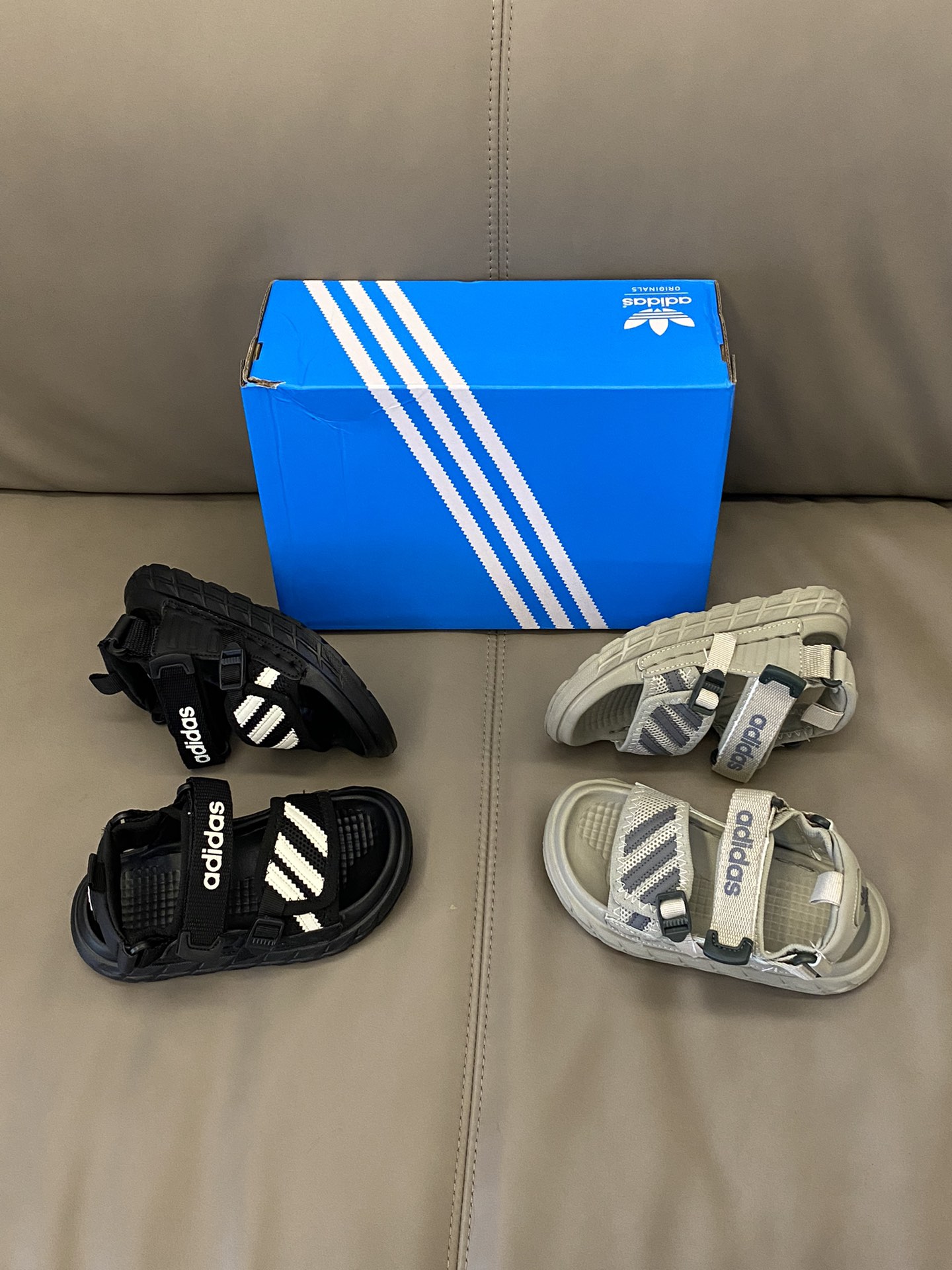 图片[2]-原图直出🌟 AD 露趾魔术贴沙滩凉鞋鞋面采用三条杠设计，做工细腻💫内里柔软舒适轻盈🤩魔术贴设计，方便宝贝穿脱✌🏻鞋底防滑耐磨🫡-选品中心