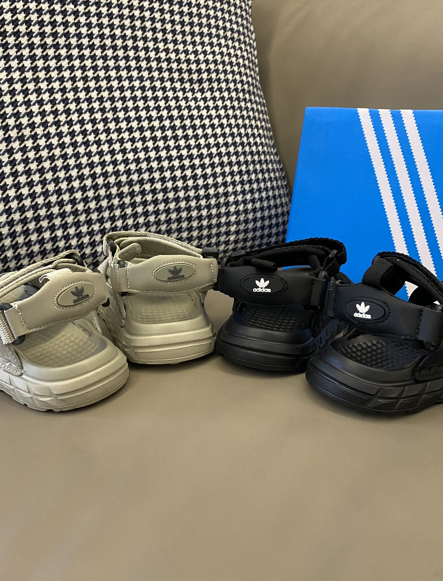 图片[4]-原图直出🌟 AD 露趾魔术贴沙滩凉鞋鞋面采用三条杠设计，做工细腻💫内里柔软舒适轻盈🤩魔术贴设计，方便宝贝穿脱✌🏻鞋底防滑耐磨🫡-选品中心