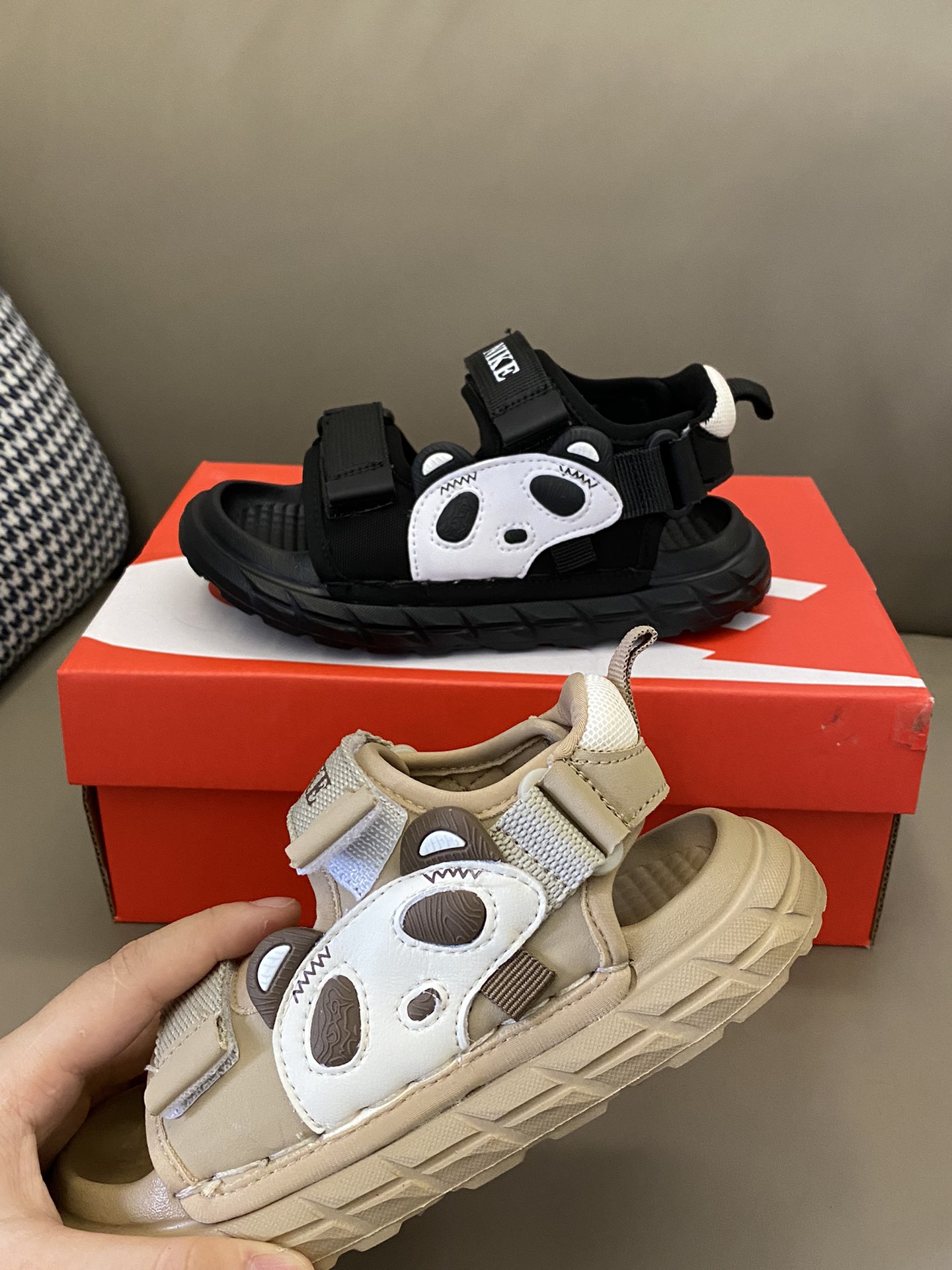 图片[3]-原图直出🌟 NK 小熊猫双魔术贴沙滩凉鞋，鞋面优质材料制成😍即使在炽热的阳光下也能保持凉爽💨魔术贴设计，方便宝贝自己穿脱✔️-选品中心