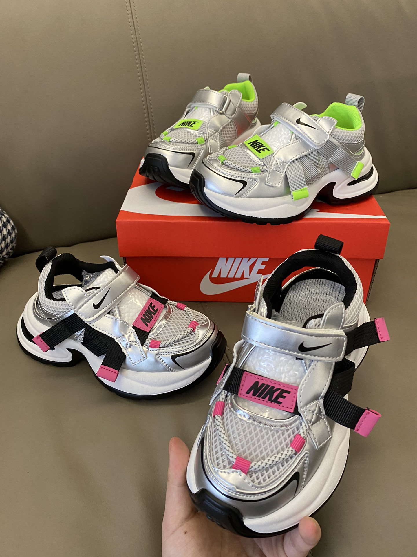 图片[3]-原图直出🌟 NK 包头镂空魔术贴运动凉鞋，质感透气鞋面采用超纤面料✨脚感舒适、透气好穿💨魔术贴设计，方便快捷🤩EVA橡胶大底防滑耐磨✔️-选品中心