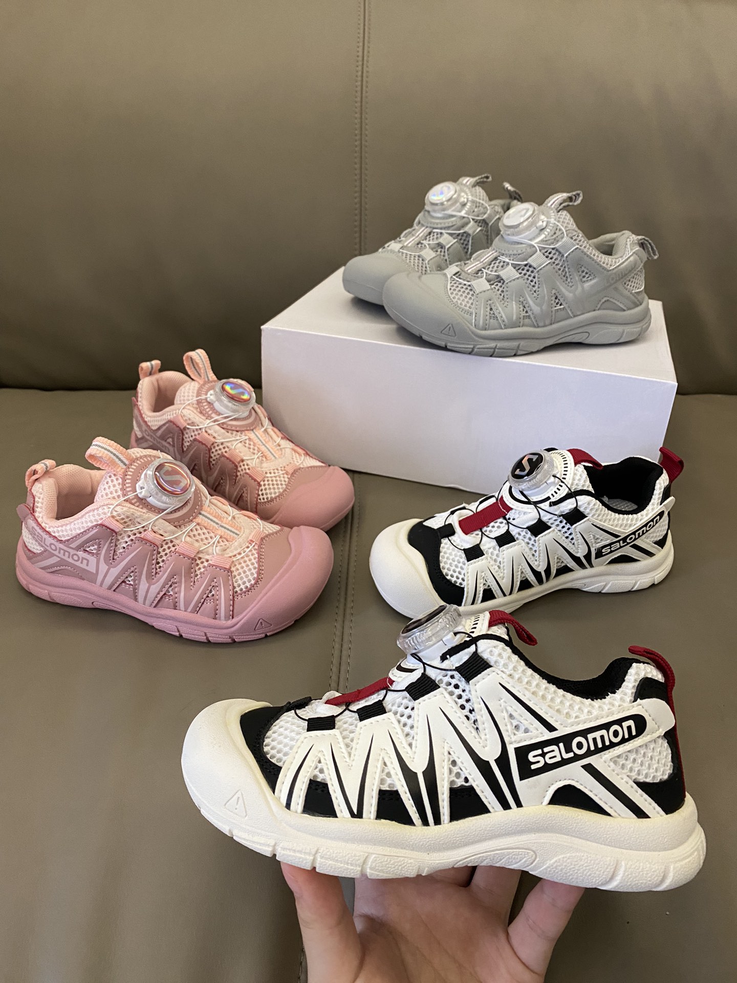 图片[6]-原图直出🌟 SALOMON 3D旋转纽扣运动鞋鞋面网眼设计，清爽透气💨旋转纽扣设计，方便宝贝穿脱✅全方位贴合包裹脚型，鞋跟部鞋底牵引设计，提供强大的抓地力性能🌟-选品中心