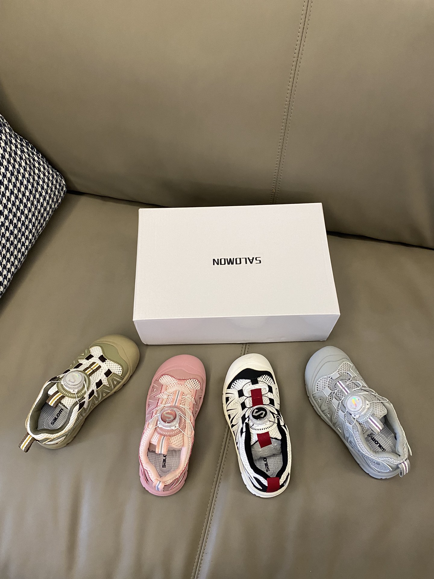 图片[5]-原图直出🌟 SALOMON 3D旋转纽扣运动鞋鞋面网眼设计，清爽透气💨旋转纽扣设计，方便宝贝穿脱✅全方位贴合包裹脚型，鞋跟部鞋底牵引设计，提供强大的抓地力性能🌟-选品中心