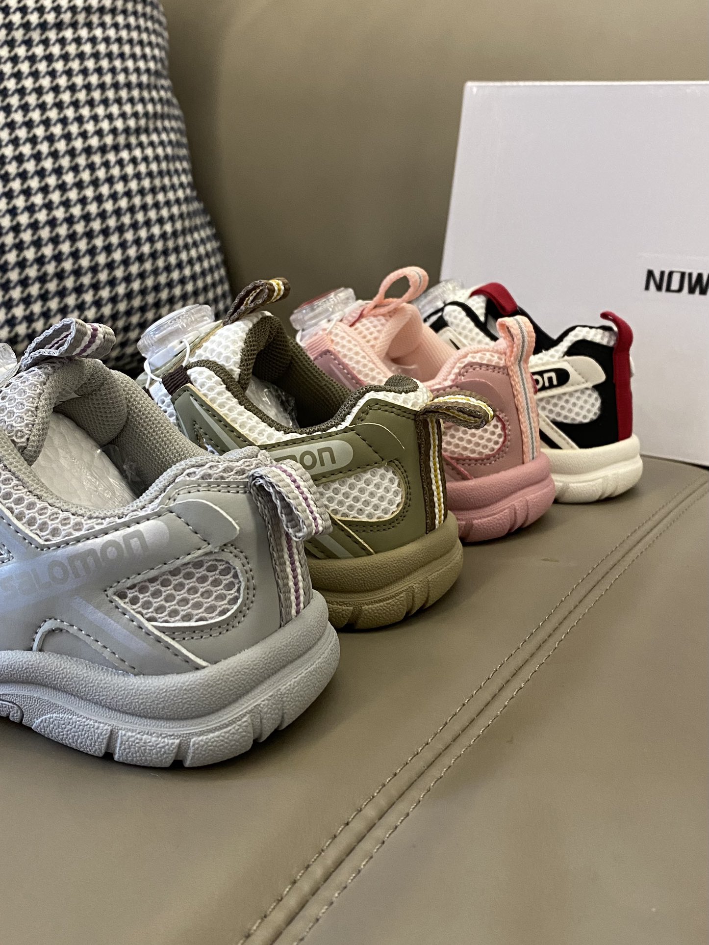 图片[4]-原图直出🌟 SALOMON 3D旋转纽扣运动鞋鞋面网眼设计，清爽透气💨旋转纽扣设计，方便宝贝穿脱✅全方位贴合包裹脚型，鞋跟部鞋底牵引设计，提供强大的抓地力性能🌟-选品中心