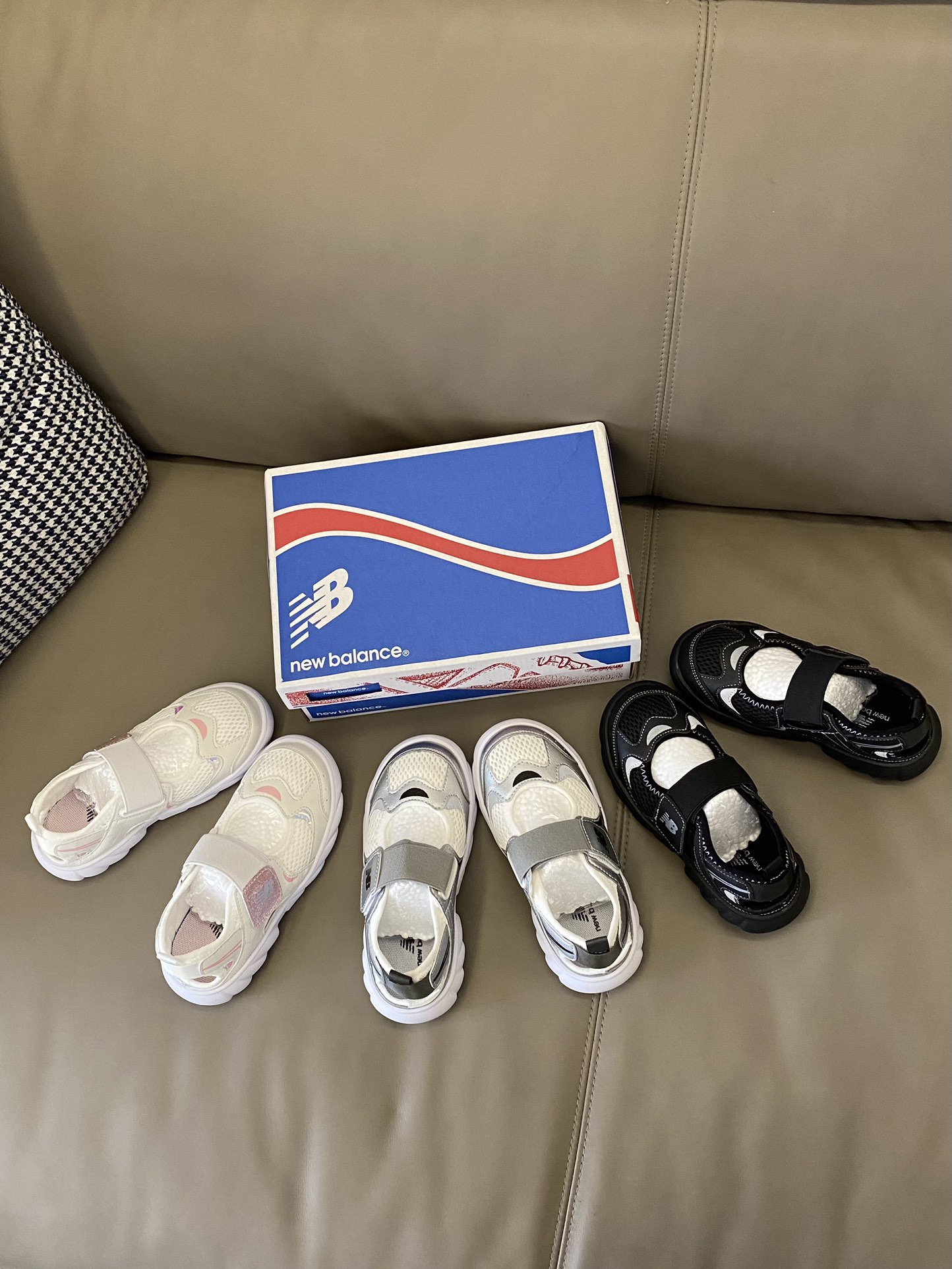 图片[2]-原图直出🌟 NB 920最近真的是火到爆💥💥💥 鞋身自重超轻，好走不累脚🤩柔软舒适有弹力✅穿它就像没穿一样🤭清爽自在鞋底轻巧防滑耐磨👻-选品中心