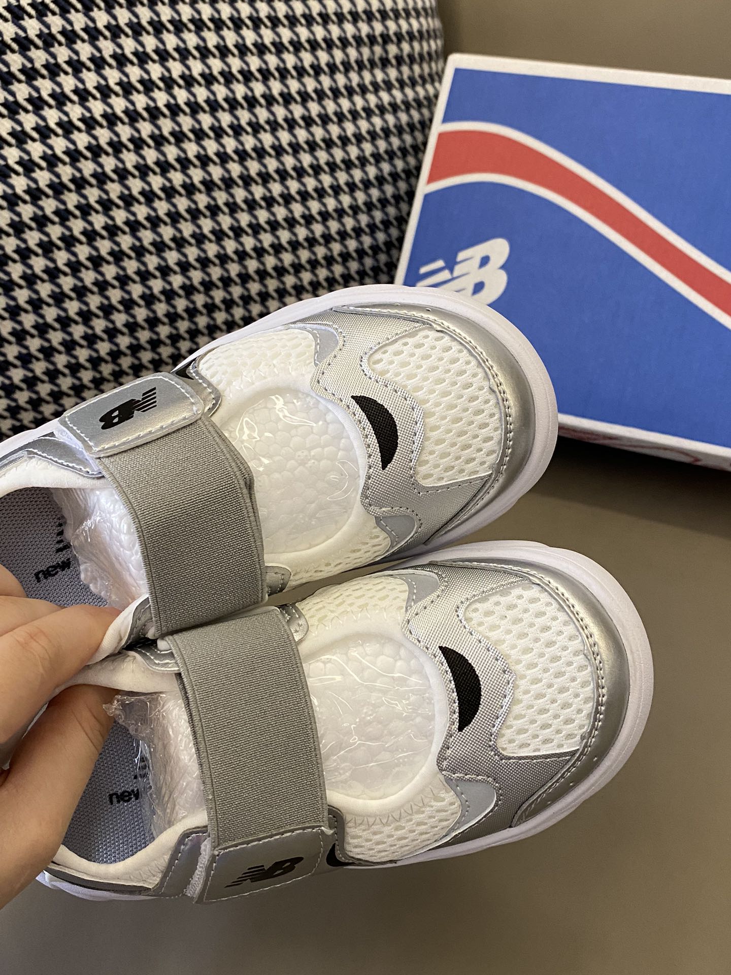 图片[7]-原图直出🌟 NB 920最近真的是火到爆💥💥💥 鞋身自重超轻，好走不累脚🤩柔软舒适有弹力✅穿它就像没穿一样🤭清爽自在鞋底轻巧防滑耐磨👻-选品中心