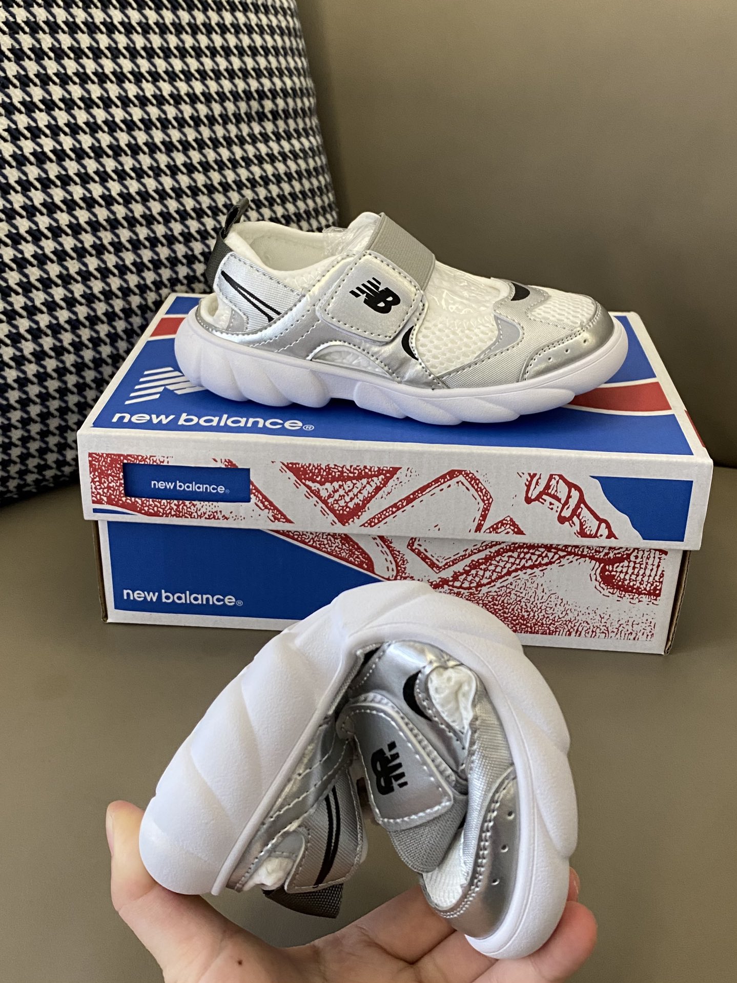 图片[8]-原图直出🌟 NB 920最近真的是火到爆💥💥💥 鞋身自重超轻，好走不累脚🤩柔软舒适有弹力✅穿它就像没穿一样🤭清爽自在鞋底轻巧防滑耐磨👻-选品中心