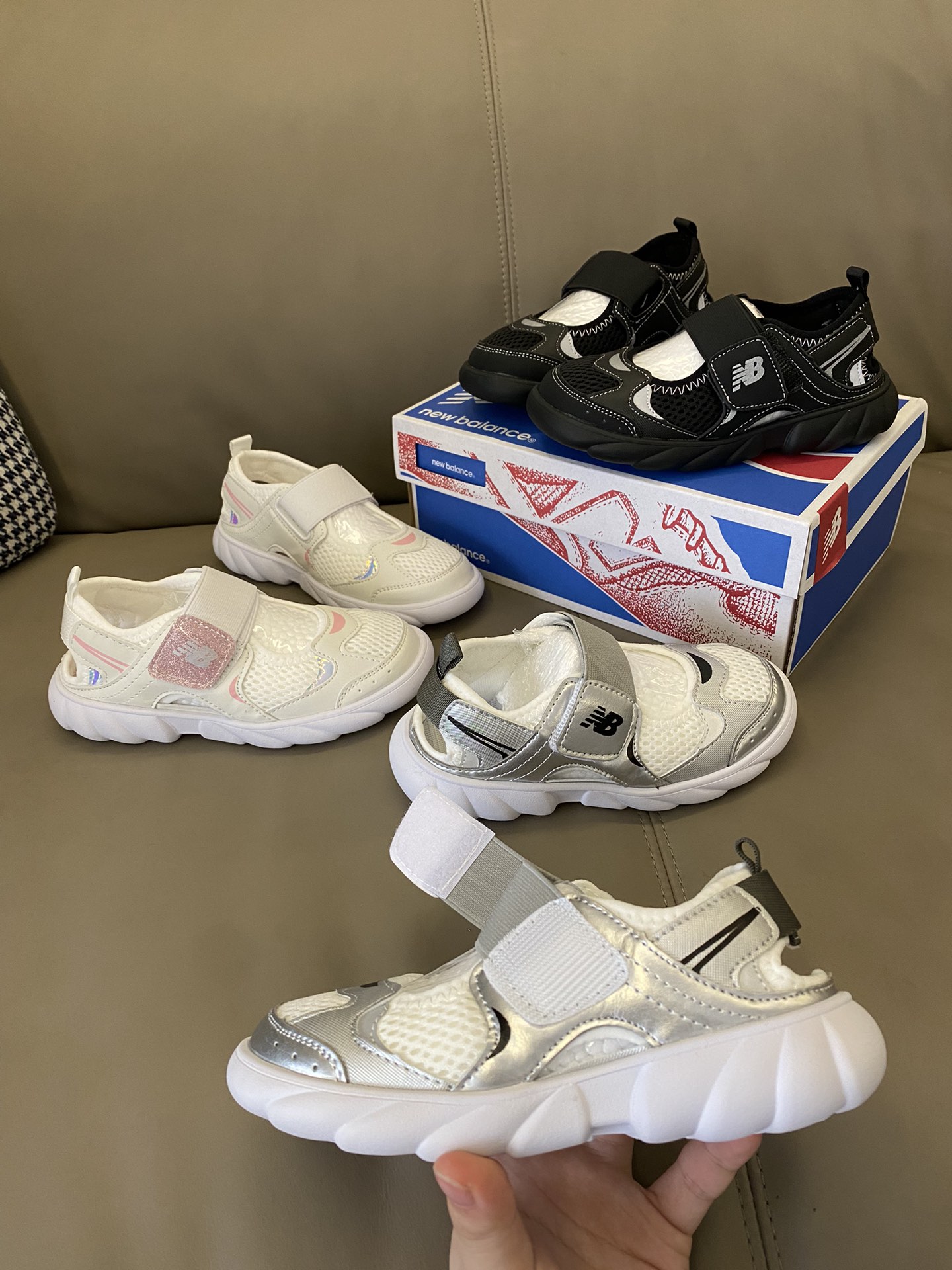 图片[3]-原图直出🌟 NB 920最近真的是火到爆💥💥💥 鞋身自重超轻，好走不累脚🤩柔软舒适有弹力✅穿它就像没穿一样🤭清爽自在鞋底轻巧防滑耐磨👻-选品中心