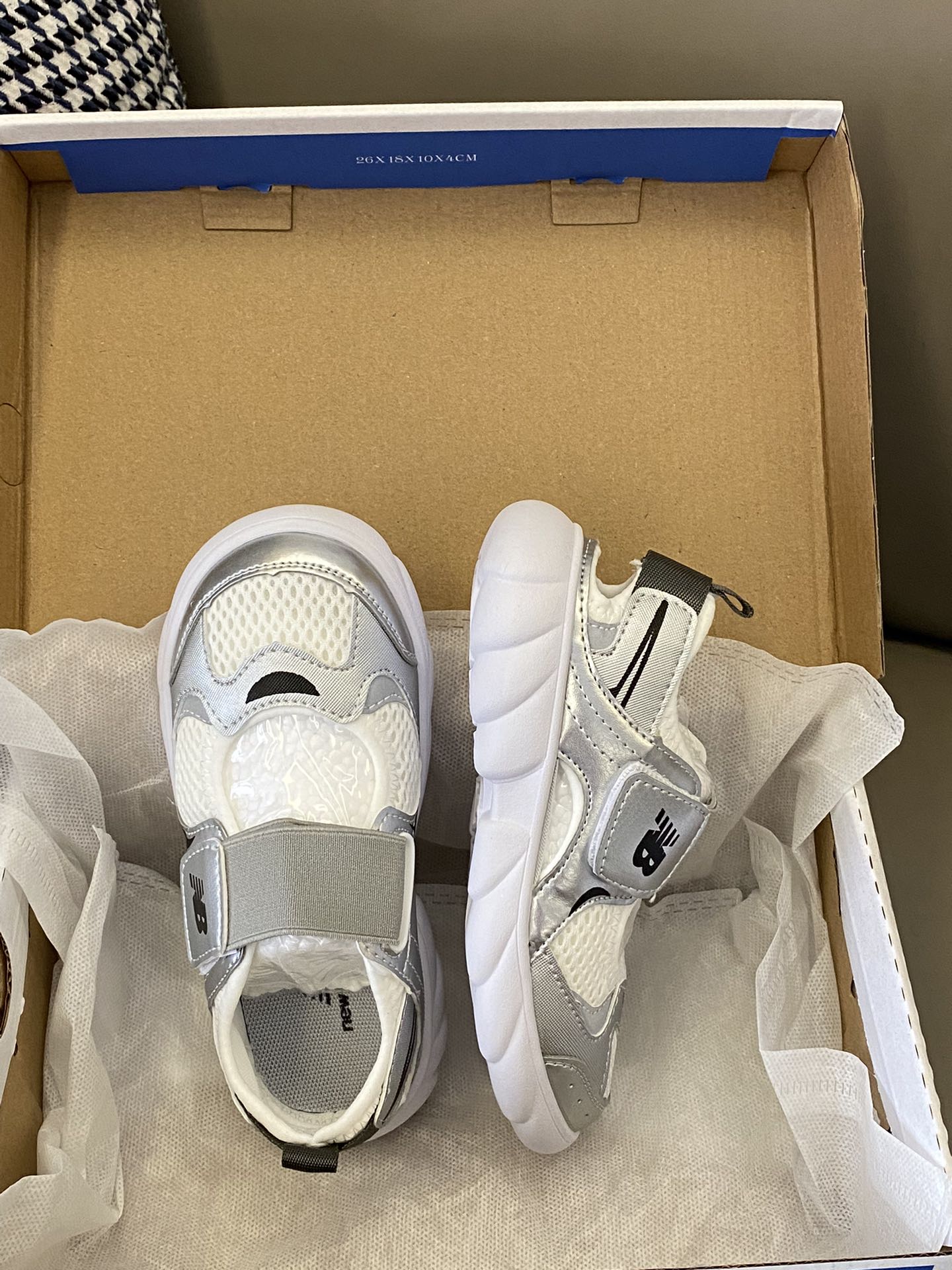 图片[5]-原图直出🌟 NB 920最近真的是火到爆💥💥💥 鞋身自重超轻，好走不累脚🤩柔软舒适有弹力✅穿它就像没穿一样🤭清爽自在鞋底轻巧防滑耐磨👻-选品中心