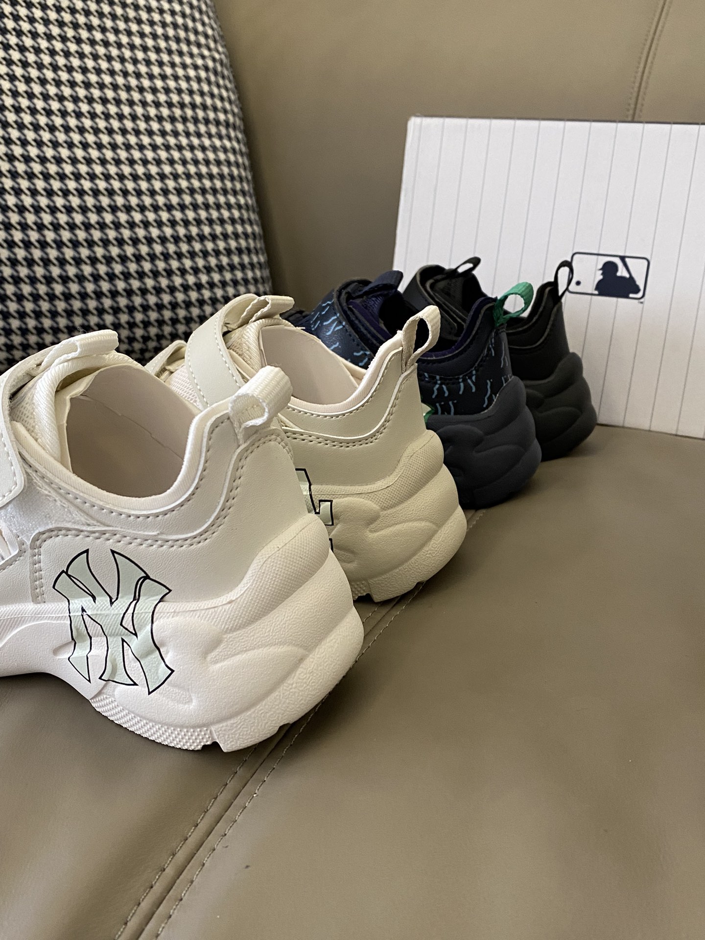 图片[4]-原图直出🌟 鞋子真的好好看比实物好看💯倍，做工细节都不错💫质量杠杠的，双魔术贴设计，方便宝贝穿脱😎整双鞋子舒服透气，一点也不闷脚～-选品中心