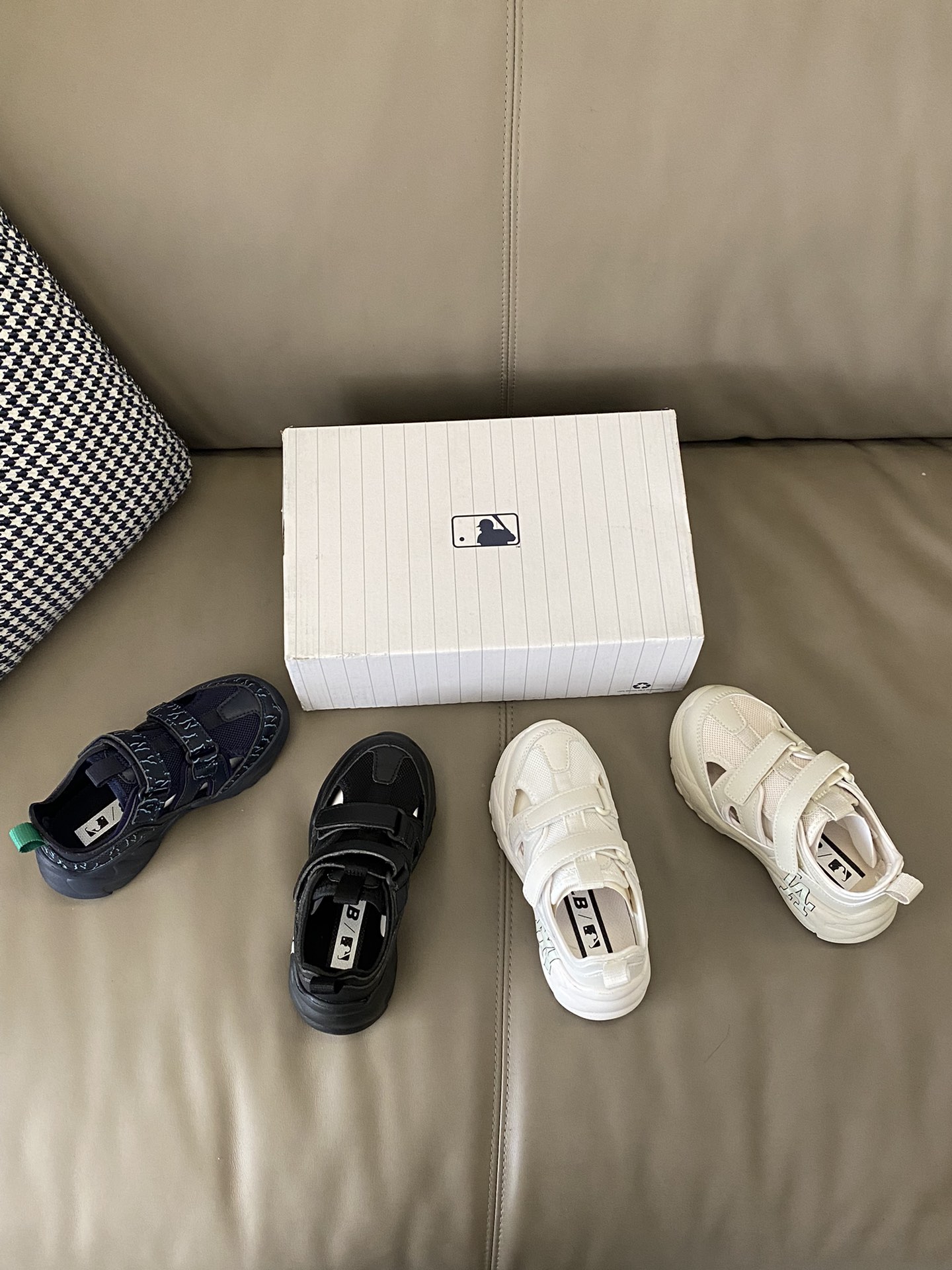 图片[5]-原图直出🌟 鞋子真的好好看比实物好看💯倍，做工细节都不错💫质量杠杠的，双魔术贴设计，方便宝贝穿脱😎整双鞋子舒服透气，一点也不闷脚～-选品中心