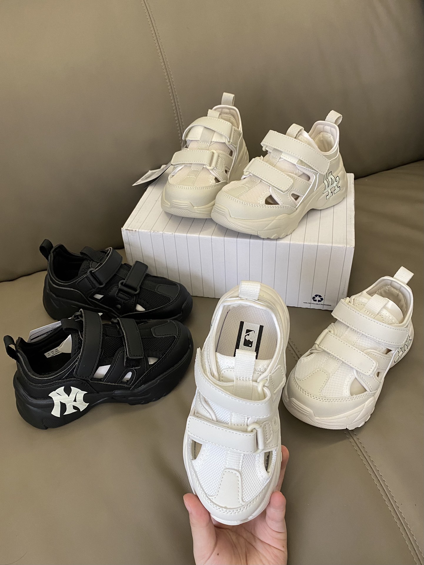 图片[3]-原图直出🌟 鞋子真的好好看比实物好看💯倍，做工细节都不错💫质量杠杠的，双魔术贴设计，方便宝贝穿脱😎整双鞋子舒服透气，一点也不闷脚～-选品中心