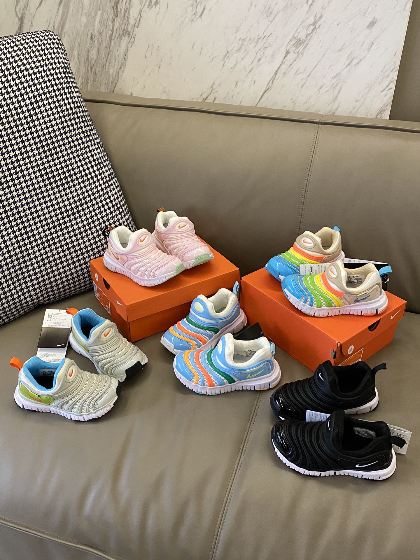 图片[6]--85大小童 原图直出🌟 宝宝的鞋柜里没有它都不行🤣🤣 网面织物➕合成革鞋面👻打造出最柔软舒适的毛毛虫👟柔软程度你根本想不到！！就算团成圈都没有问题，再也不用担心宝宝穿鞋子会磨脚啦✌🏻✌🏻-选品中心