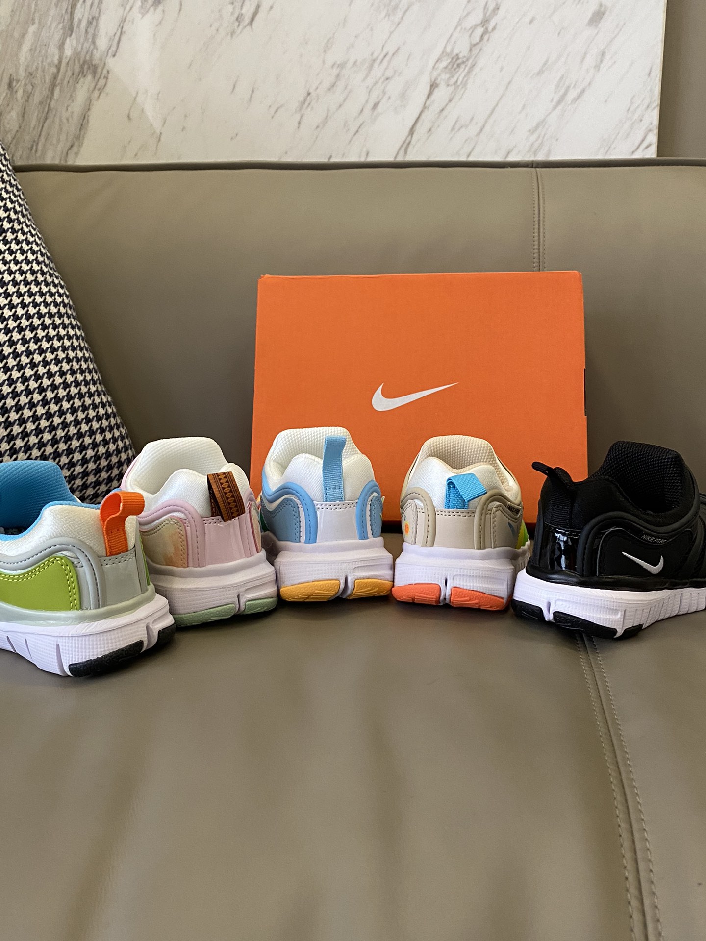 图片[4]--85大小童 原图直出🌟 宝宝的鞋柜里没有它都不行🤣🤣 网面织物➕合成革鞋面👻打造出最柔软舒适的毛毛虫👟柔软程度你根本想不到！！就算团成圈都没有问题，再也不用担心宝宝穿鞋子会磨脚啦✌🏻✌🏻-选品中心