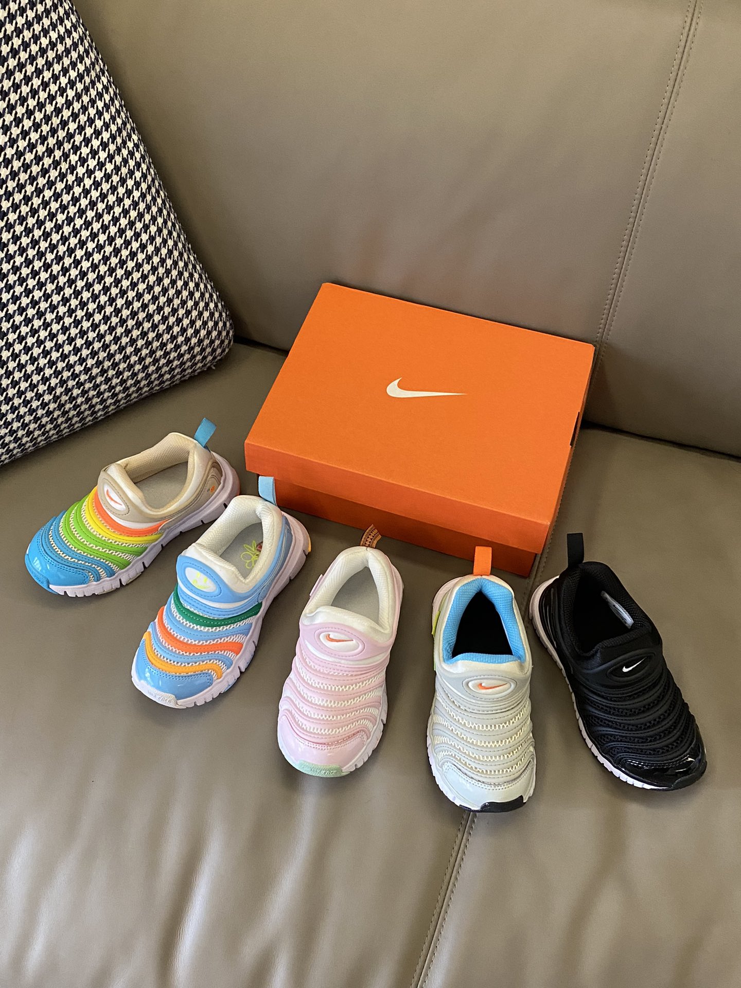 图片[5]--85大小童 原图直出🌟 宝宝的鞋柜里没有它都不行🤣🤣 网面织物➕合成革鞋面👻打造出最柔软舒适的毛毛虫👟柔软程度你根本想不到！！就算团成圈都没有问题，再也不用担心宝宝穿鞋子会磨脚啦✌🏻✌🏻-选品中心