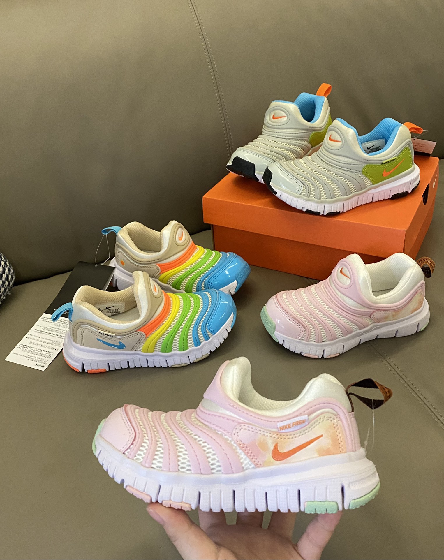 图片[3]--85大小童 原图直出🌟 宝宝的鞋柜里没有它都不行🤣🤣 网面织物➕合成革鞋面👻打造出最柔软舒适的毛毛虫👟柔软程度你根本想不到！！就算团成圈都没有问题，再也不用担心宝宝穿鞋子会磨脚啦✌🏻✌🏻-选品中心