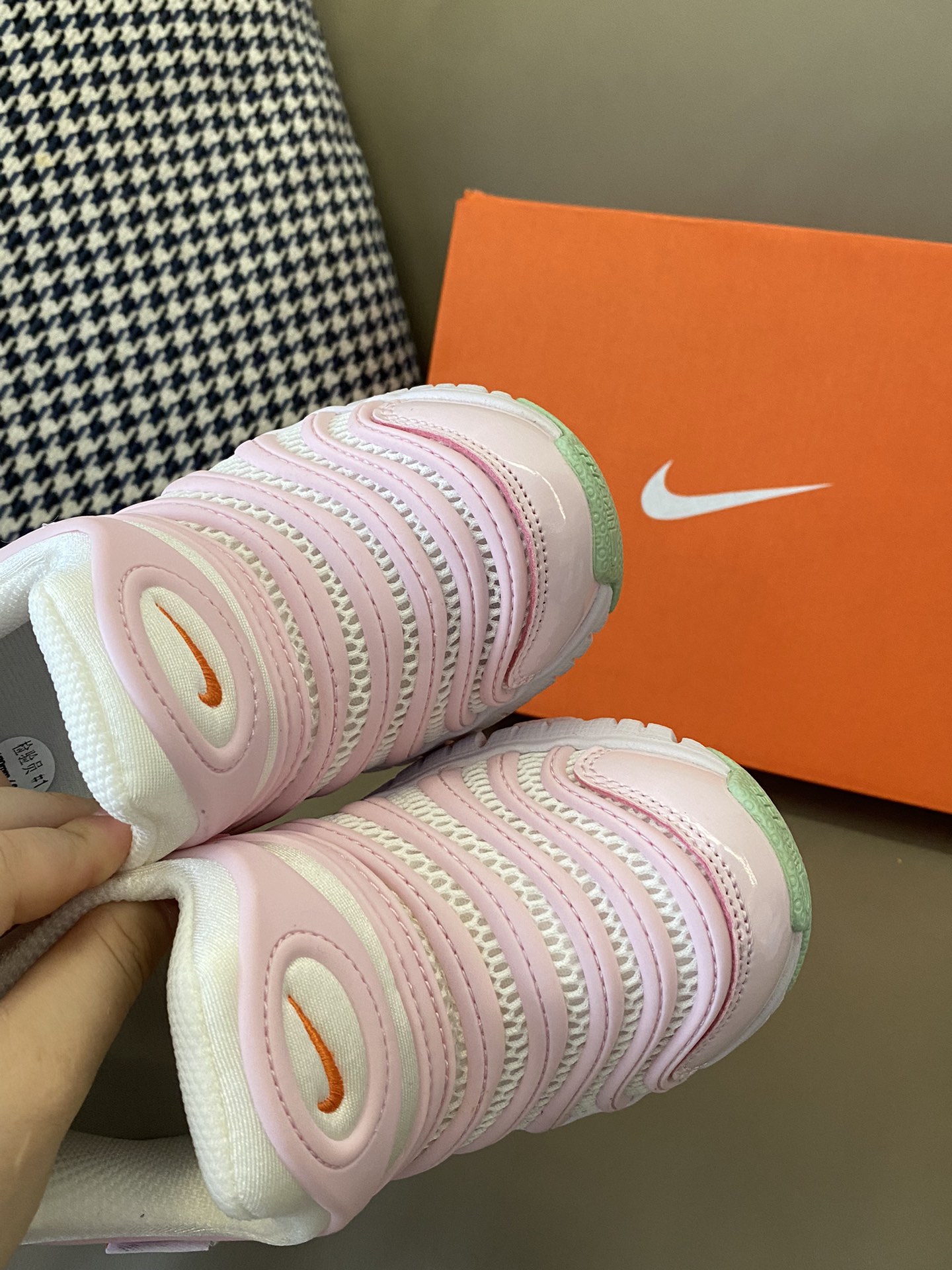 图片[7]--85大小童 原图直出🌟 宝宝的鞋柜里没有它都不行🤣🤣 网面织物➕合成革鞋面👻打造出最柔软舒适的毛毛虫👟柔软程度你根本想不到！！就算团成圈都没有问题，再也不用担心宝宝穿鞋子会磨脚啦✌🏻✌🏻-选品中心