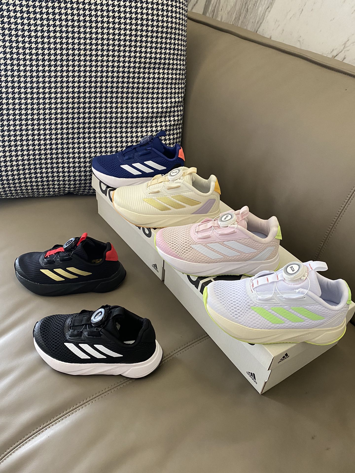 图片[6]-原图直出🌟 实用性非常强的一款运动鞋🔥 春夏必备的网眼款✔️鞋面是大网眼设计，透气杠杠的💨旋转纽扣方便宝贝穿脱🥳鞋底防滑耐磨，抓地力强👍🏻👍🏻👍🏻-选品中心