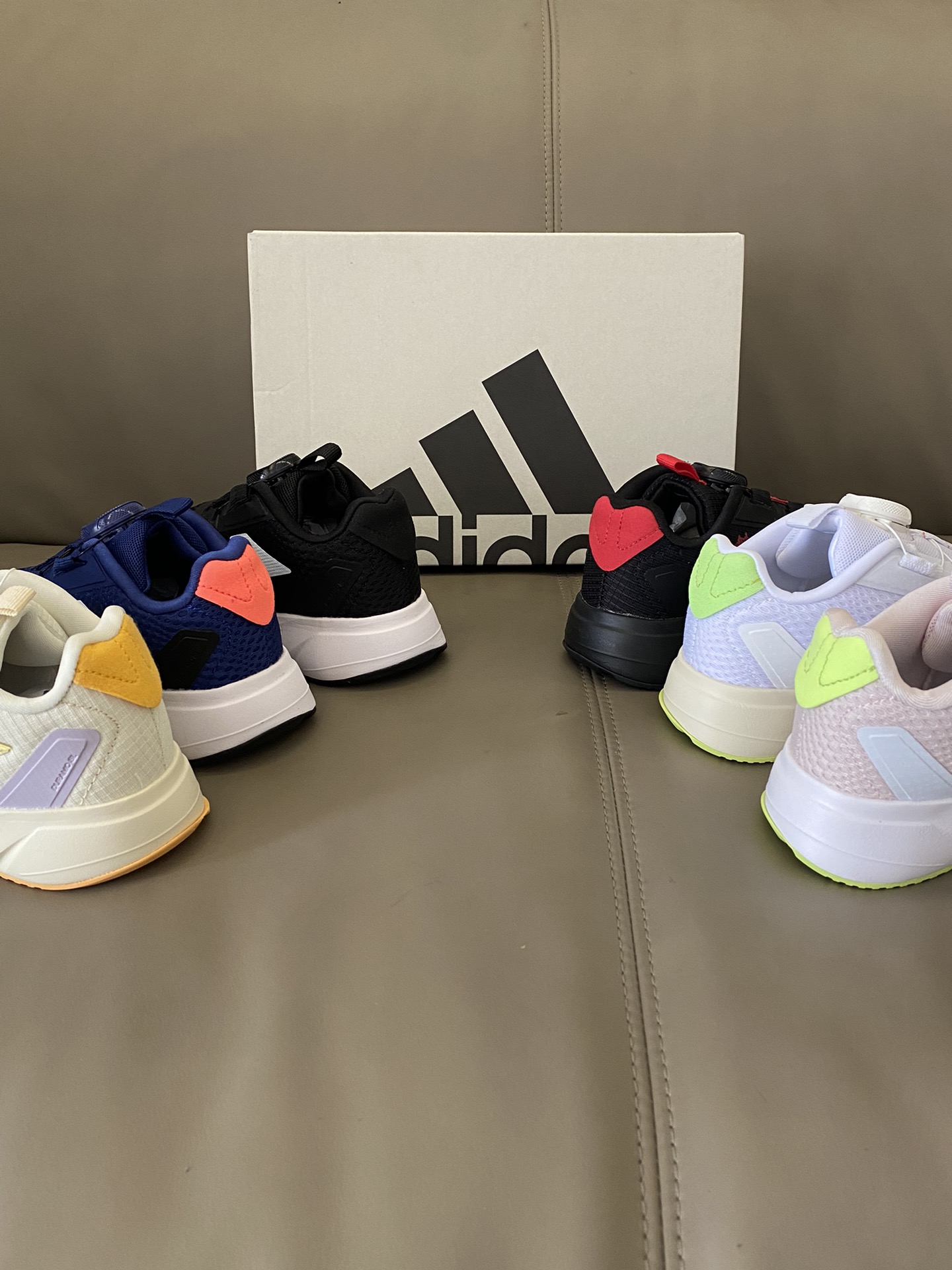 图片[4]-原图直出🌟 实用性非常强的一款运动鞋🔥 春夏必备的网眼款✔️鞋面是大网眼设计，透气杠杠的💨旋转纽扣方便宝贝穿脱🥳鞋底防滑耐磨，抓地力强👍🏻👍🏻👍🏻-选品中心