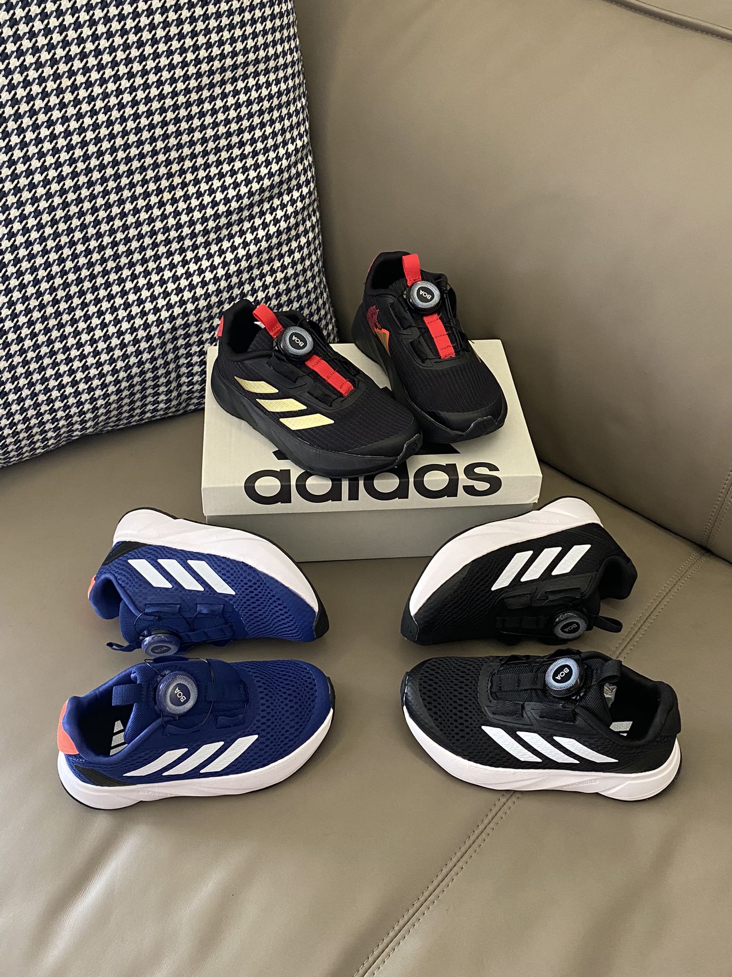 图片[7]-原图直出🌟 实用性非常强的一款运动鞋🔥 春夏必备的网眼款✔️鞋面是大网眼设计，透气杠杠的💨旋转纽扣方便宝贝穿脱🥳鞋底防滑耐磨，抓地力强👍🏻👍🏻👍🏻-选品中心