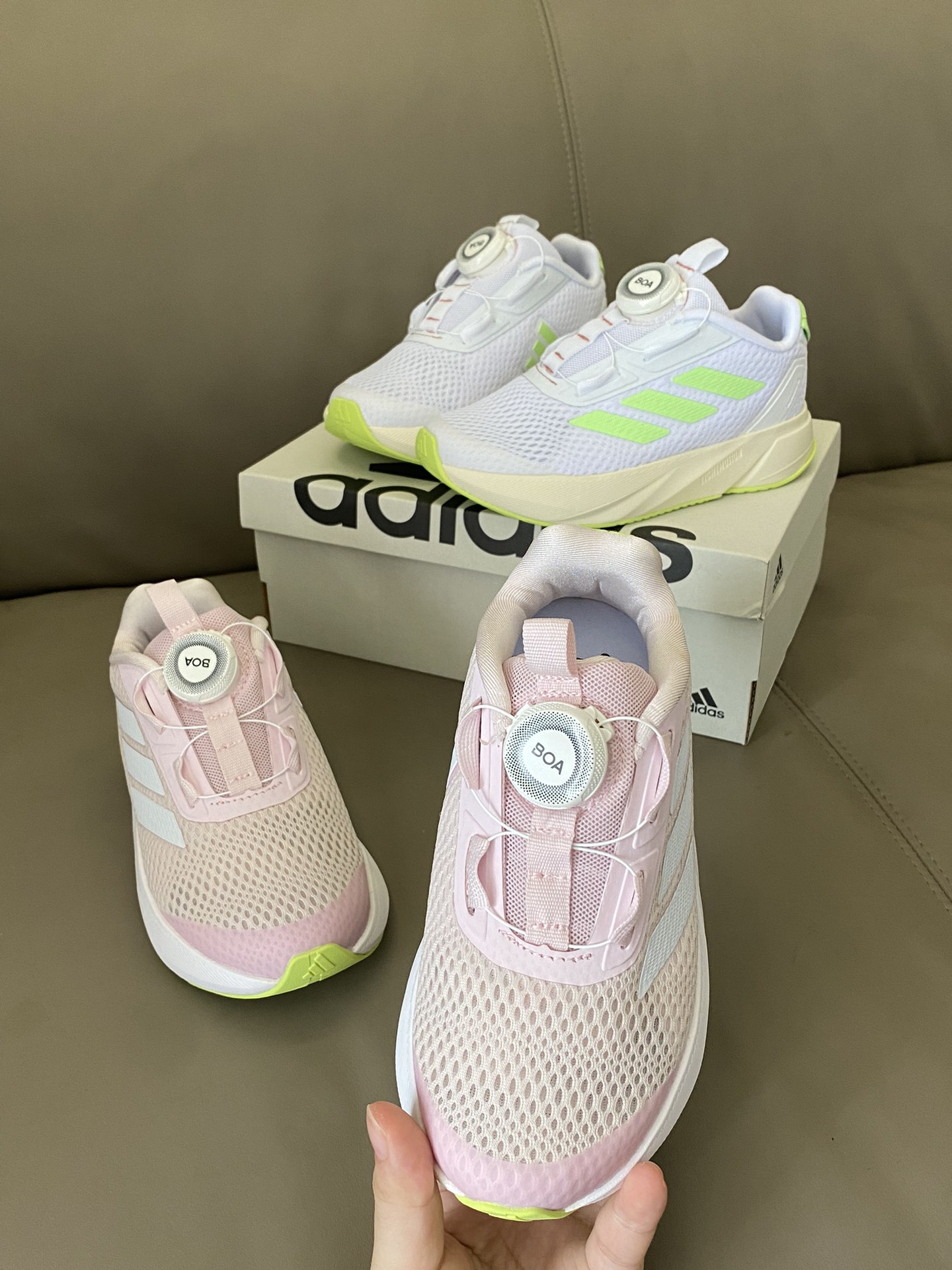 图片[3]-原图直出🌟 实用性非常强的一款运动鞋🔥 春夏必备的网眼款✔️鞋面是大网眼设计，透气杠杠的💨旋转纽扣方便宝贝穿脱🥳鞋底防滑耐磨，抓地力强👍🏻👍🏻👍🏻-选品中心