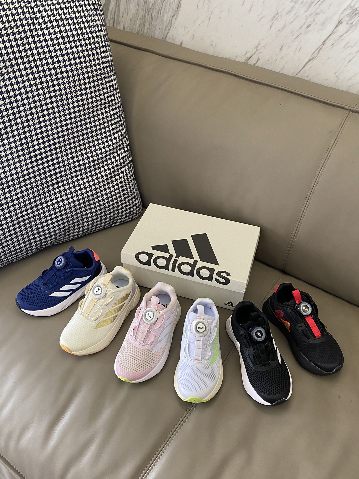 图片[5]-原图直出🌟 实用性非常强的一款运动鞋🔥 春夏必备的网眼款✔️鞋面是大网眼设计，透气杠杠的💨旋转纽扣方便宝贝穿脱🥳鞋底防滑耐磨，抓地力强👍🏻👍🏻👍🏻-选品中心