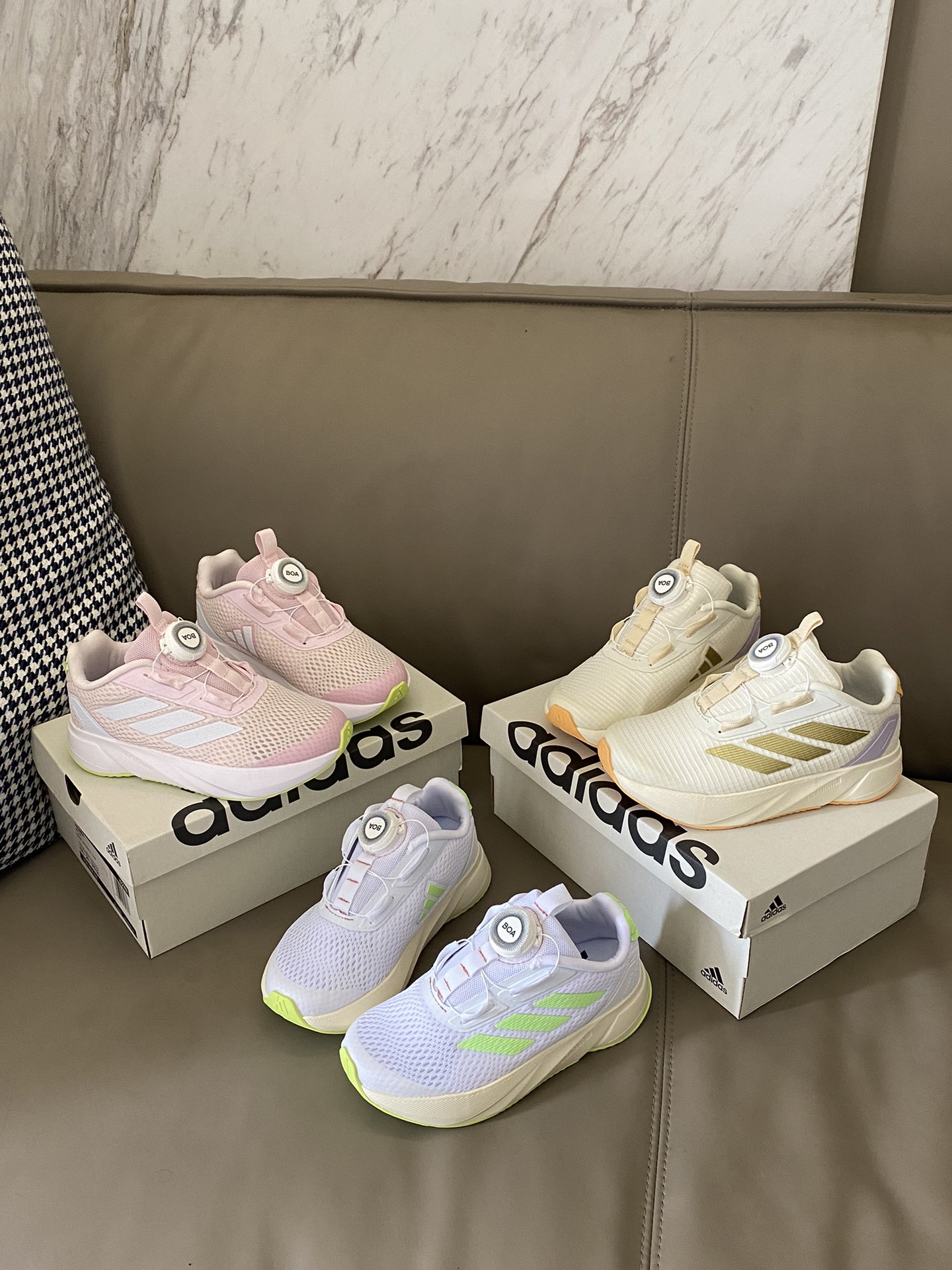 图片[8]-原图直出🌟 实用性非常强的一款运动鞋🔥 春夏必备的网眼款✔️鞋面是大网眼设计，透气杠杠的💨旋转纽扣方便宝贝穿脱🥳鞋底防滑耐磨，抓地力强👍🏻👍🏻👍🏻-选品中心