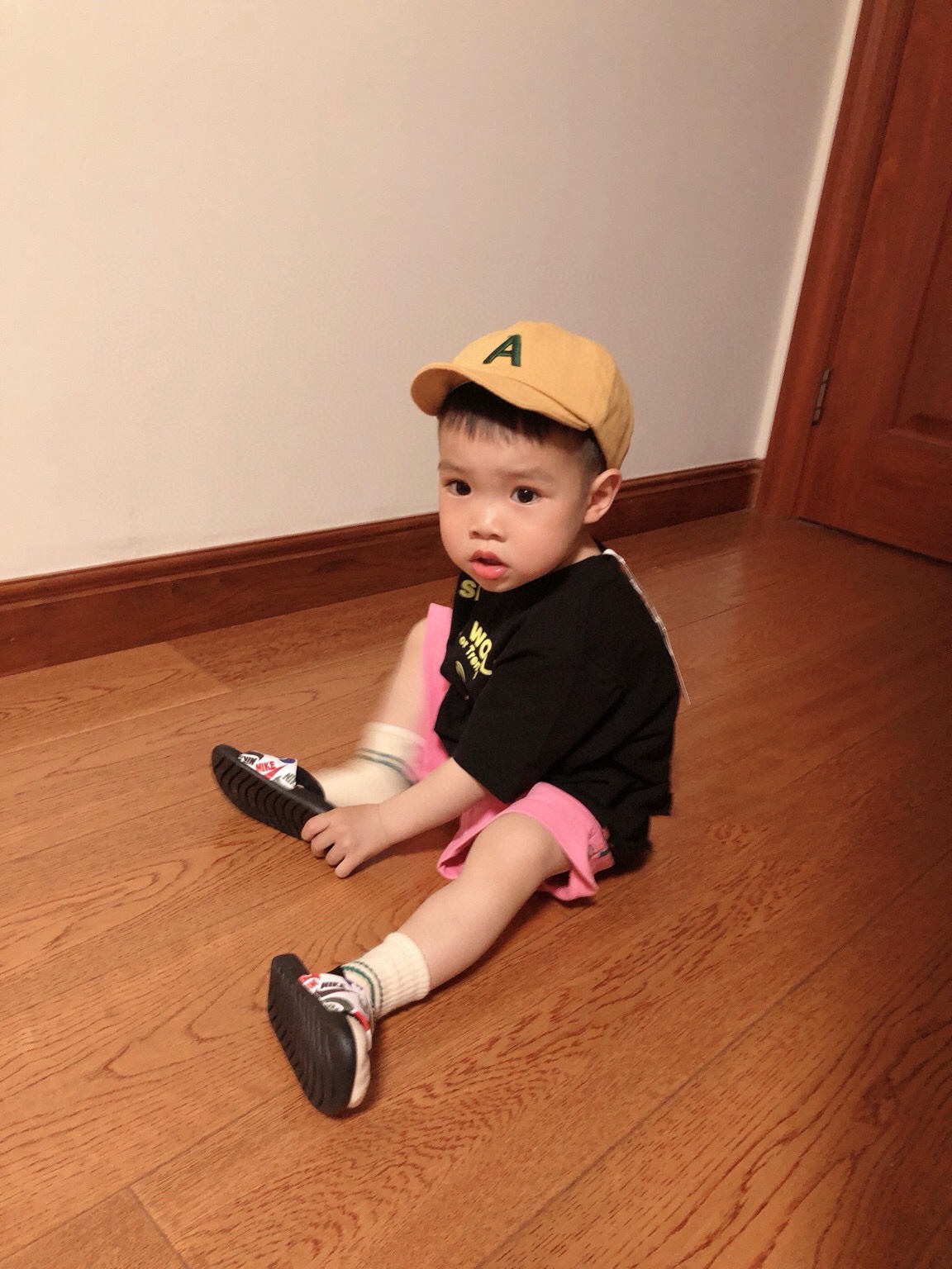 图片[8]-下单备注：NK 儿童KAEA SLIDE 露趾凉鞋 活动仅需 可以看得出的轻盈柔软！ 脚感真的绝了！无敌舒适，这换谁谁不爱！ 后跟超柔软弹性固定带轻轻松松一脚蹬快速出行！拍大1-2码，穿着更舒适！-选品中心