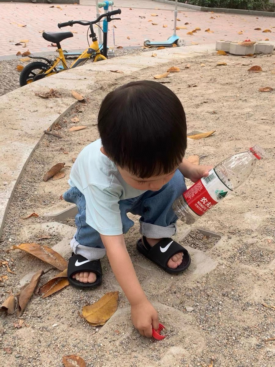 图片[6]-下单备注：NK 儿童KAEA SLIDE 露趾凉鞋 活动仅需 可以看得出的轻盈柔软！ 脚感真的绝了！无敌舒适，这换谁谁不爱！ 后跟超柔软弹性固定带轻轻松松一脚蹬快速出行！拍大1-2码，穿着更舒适！-选品中心