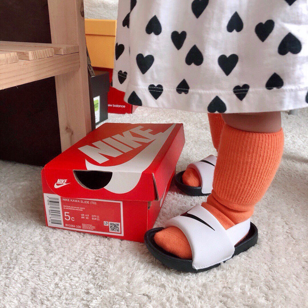 图片[3]-下单备注：NK 儿童KAEA SLIDE 露趾凉鞋 活动仅需 可以看得出的轻盈柔软！ 脚感真的绝了！无敌舒适，这换谁谁不爱！ 后跟超柔软弹性固定带轻轻松松一脚蹬快速出行！拍大1-2码，穿着更舒适！-选品中心