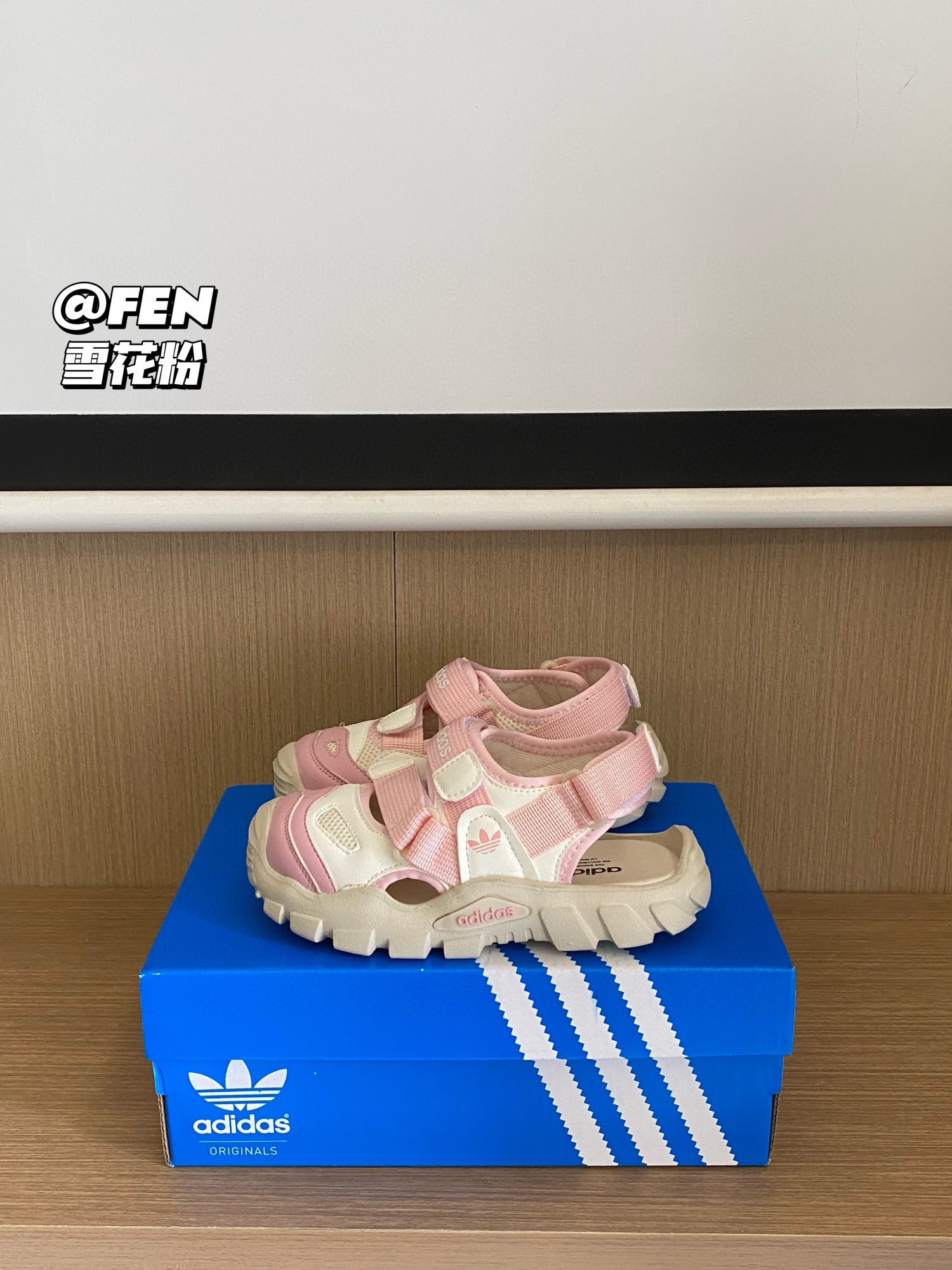 图片[4]-下单备注：AD 三叶草360升级版海螺魔术贴凉鞋 活动尺码：26-37码 AD 三叶草360升级版海螺魔术贴凉鞋，织物鞋面材质💫更好贴合脚面🤩前后魔术贴设计💯更牢固定 防止鞋子掉落🥰 真的是宝贝夏天的不二之选🥳-选品中心